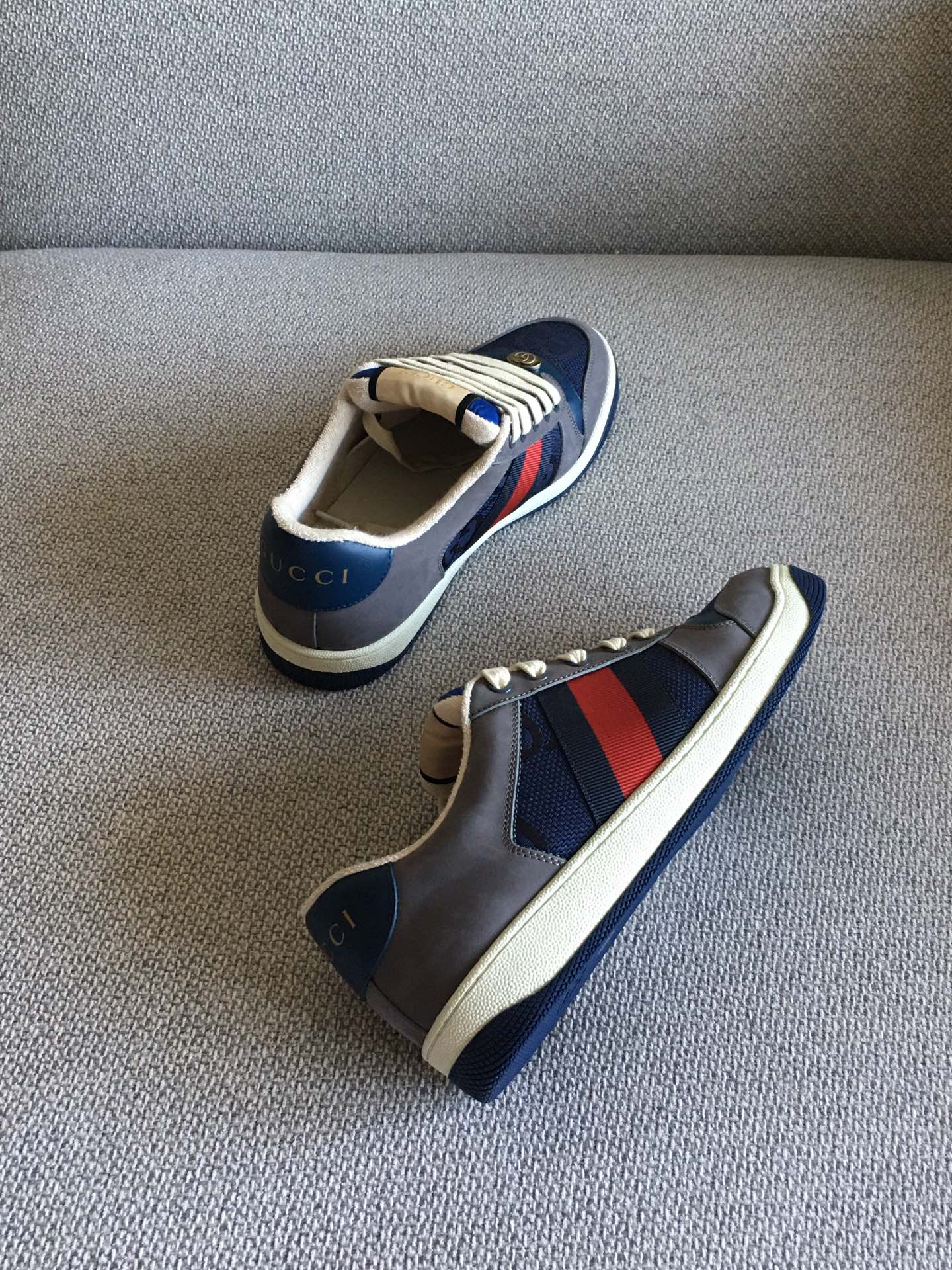 Новинка Gucci 2023 года - Кроссовки с эффектом потертости - Синие