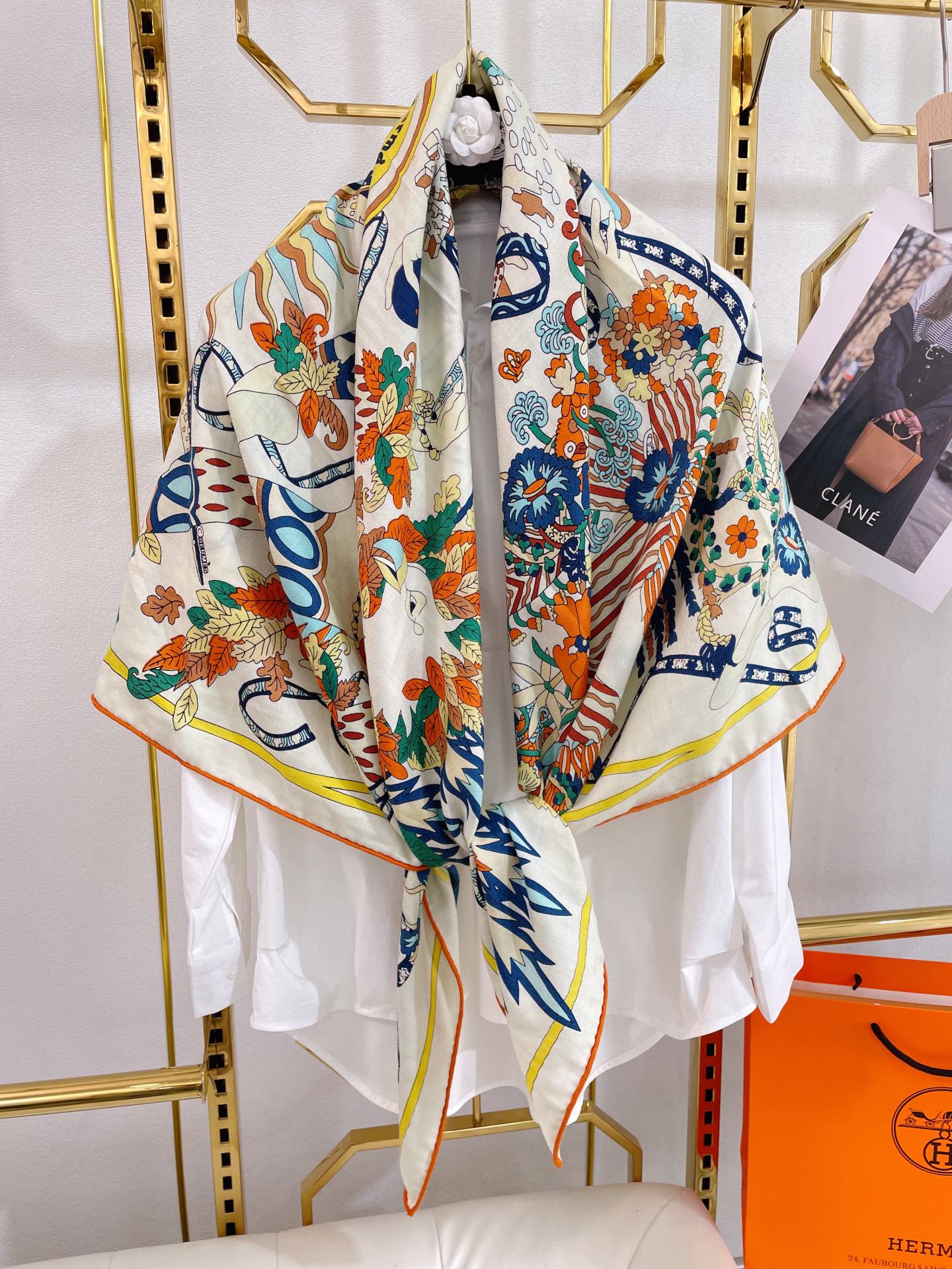 Шарф Hermes - ?Коронация короля четырех времен года? (квадратный) - 140 см - 70% кашемир - 30% шелк - белый