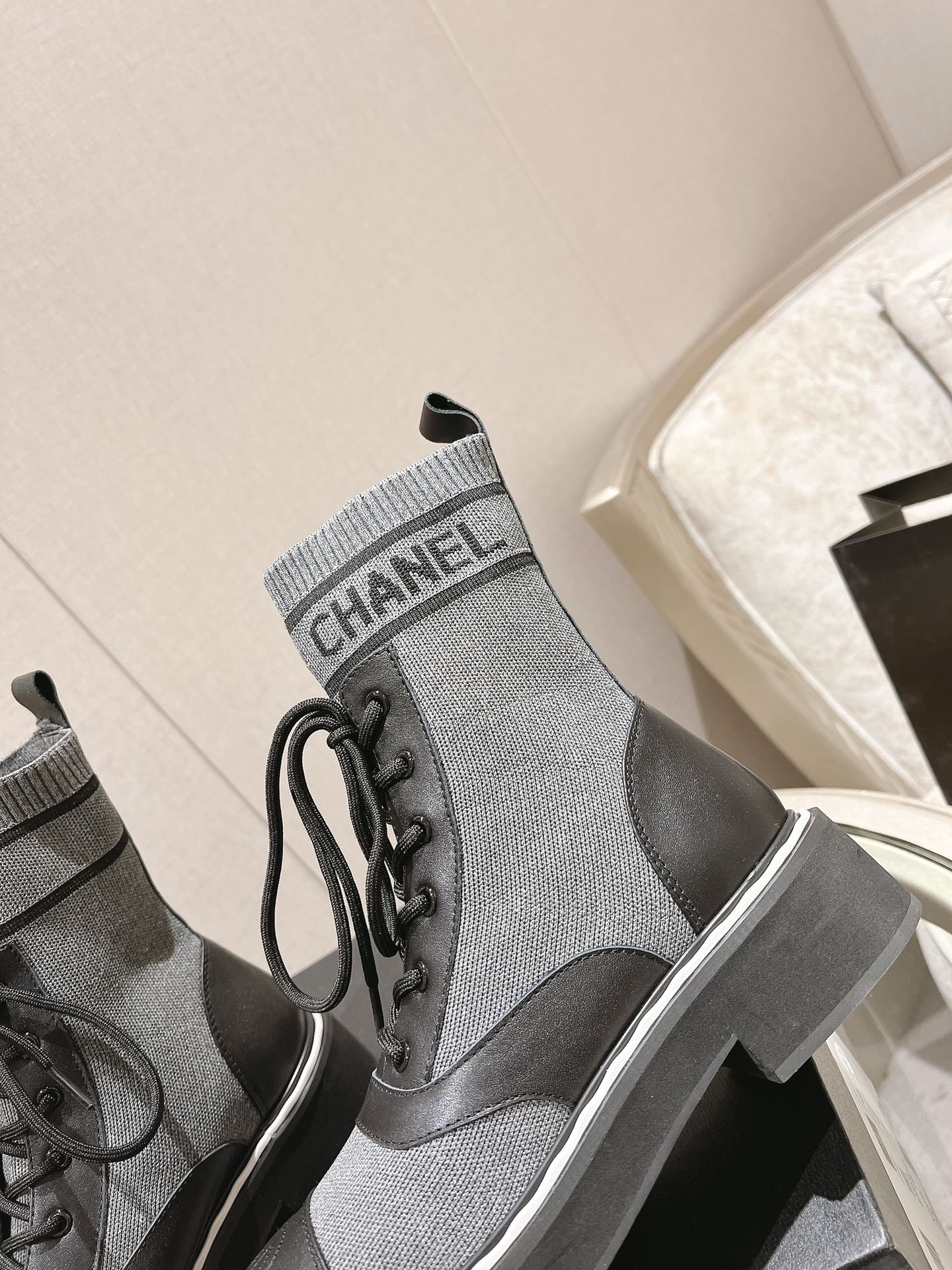 Унисекс лоферы Chanel Paris в стиле подиума, серые.