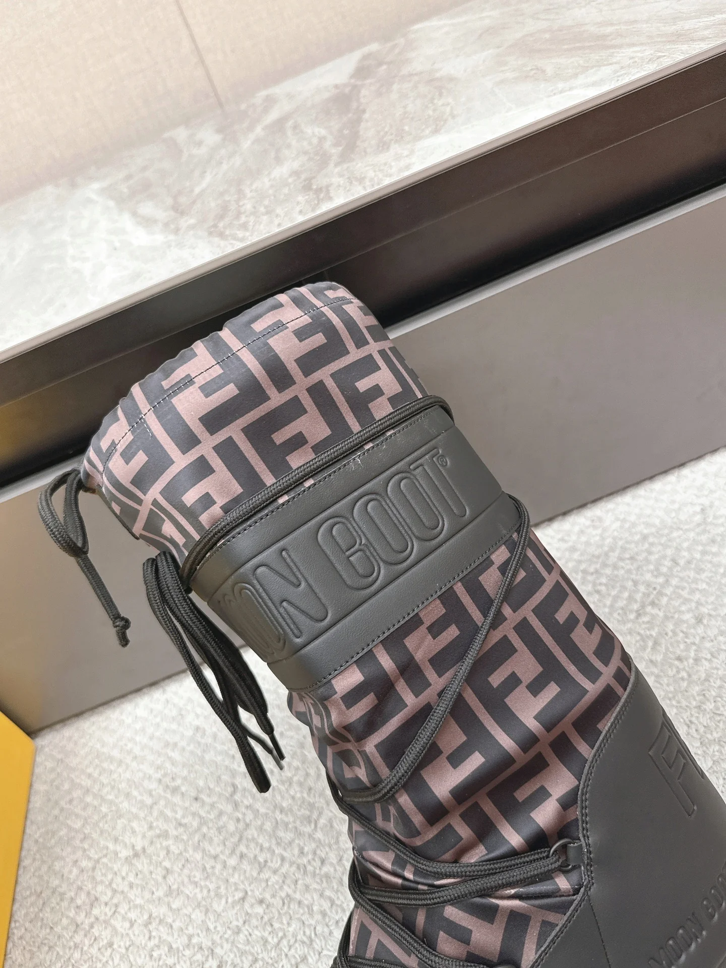 Пуховые туфли Fendi 2024 - темно-коричневые