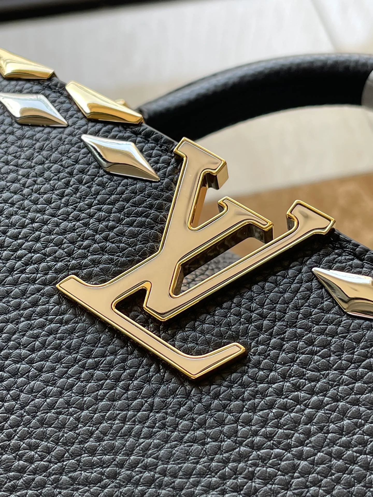 LV-m12751-capucines-small handbag-black