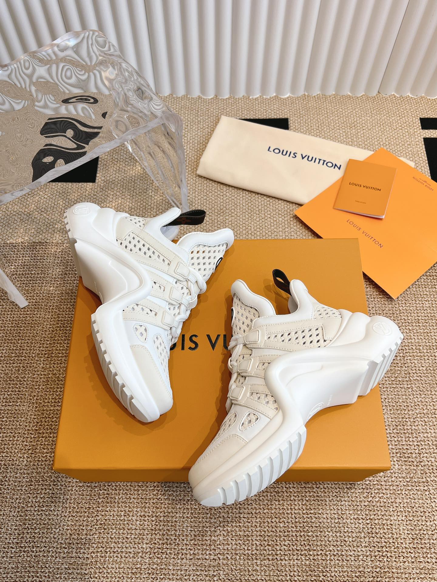 Повседневные туфли на платформе LV-2024 - белые