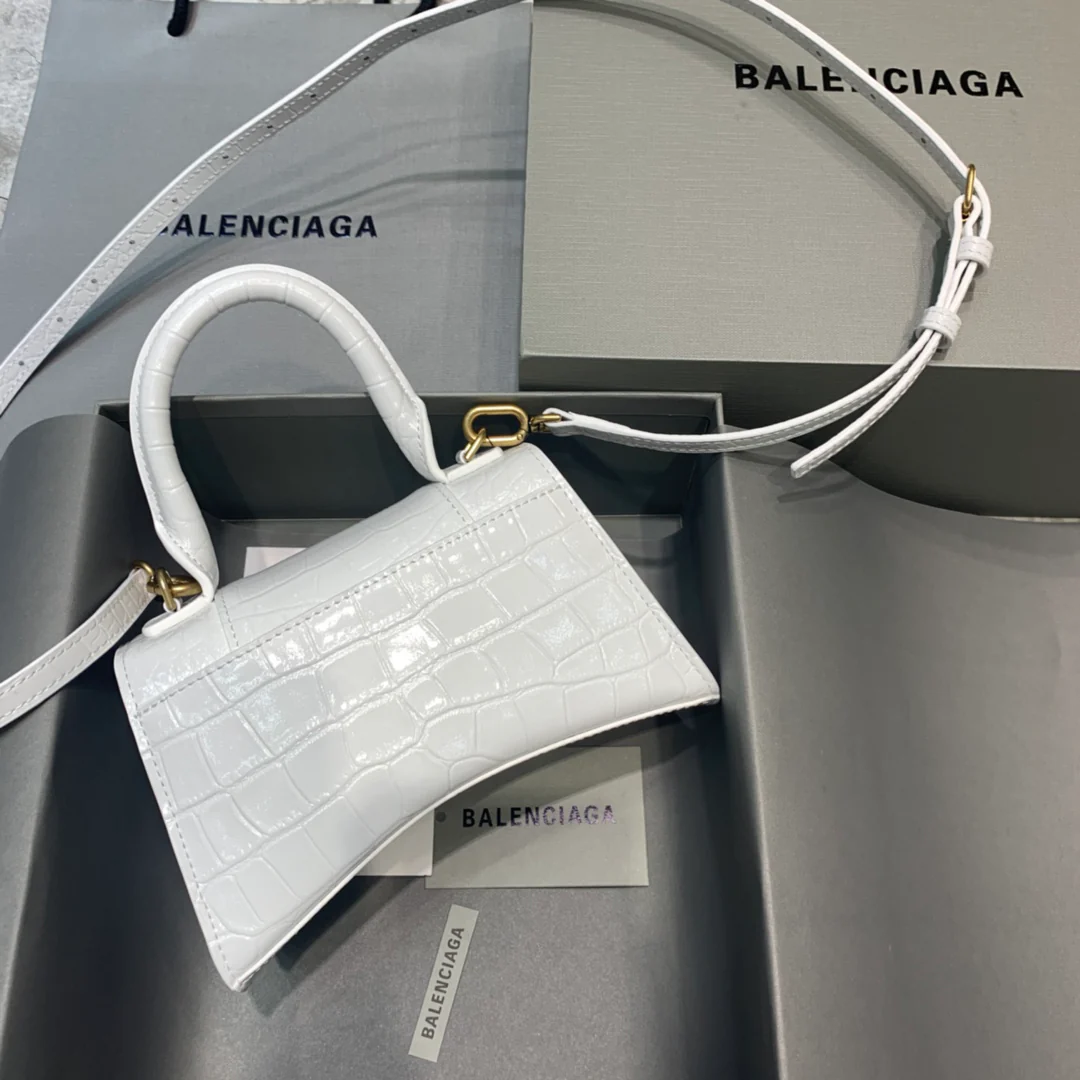 Сумка Balenciaga Hourglass, размер XS — белая, с крокодиловым принтом и золотой пряжкой.
