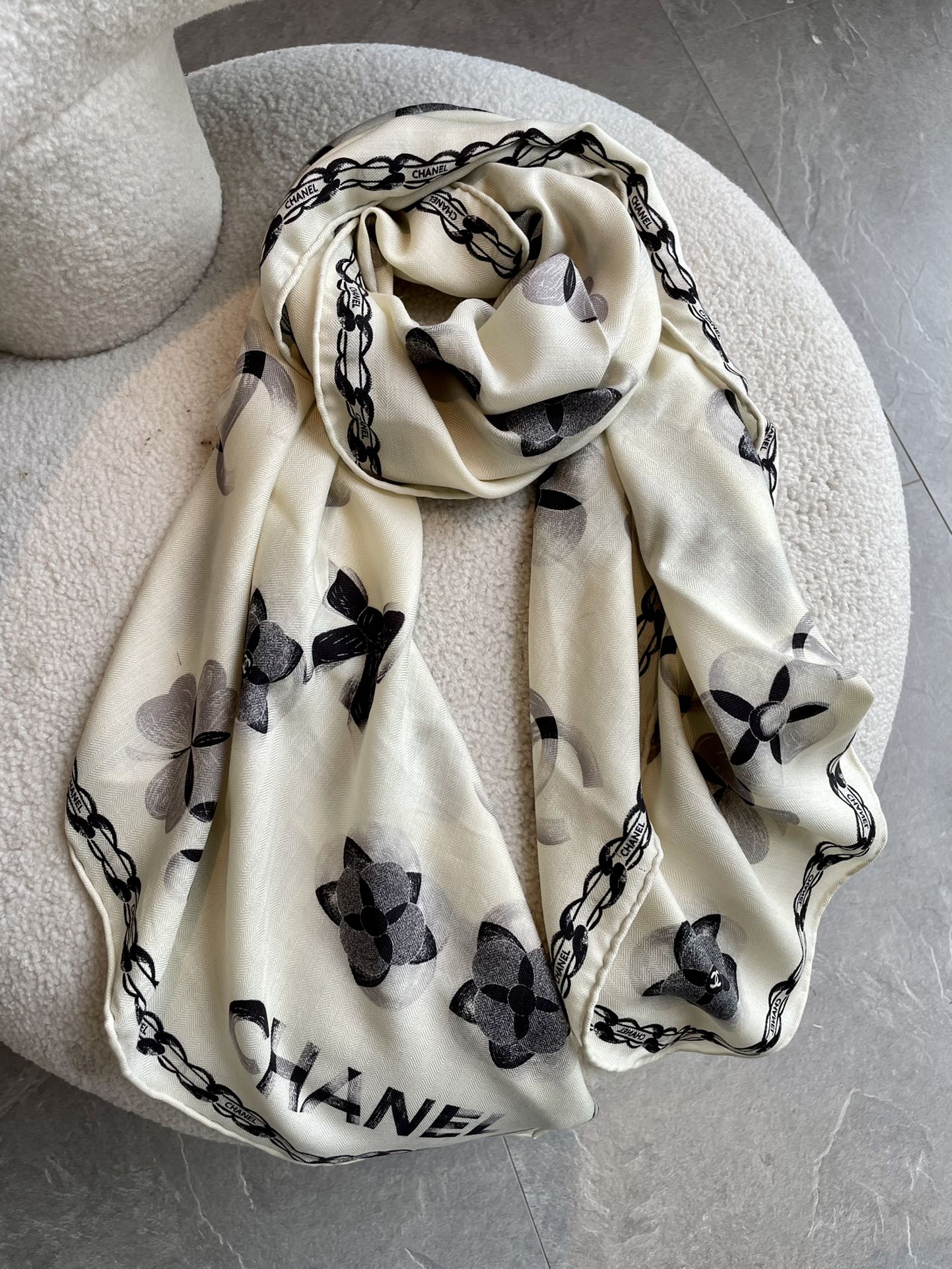 Шарф Chanel Camellia Velvet 2024 - 65-185