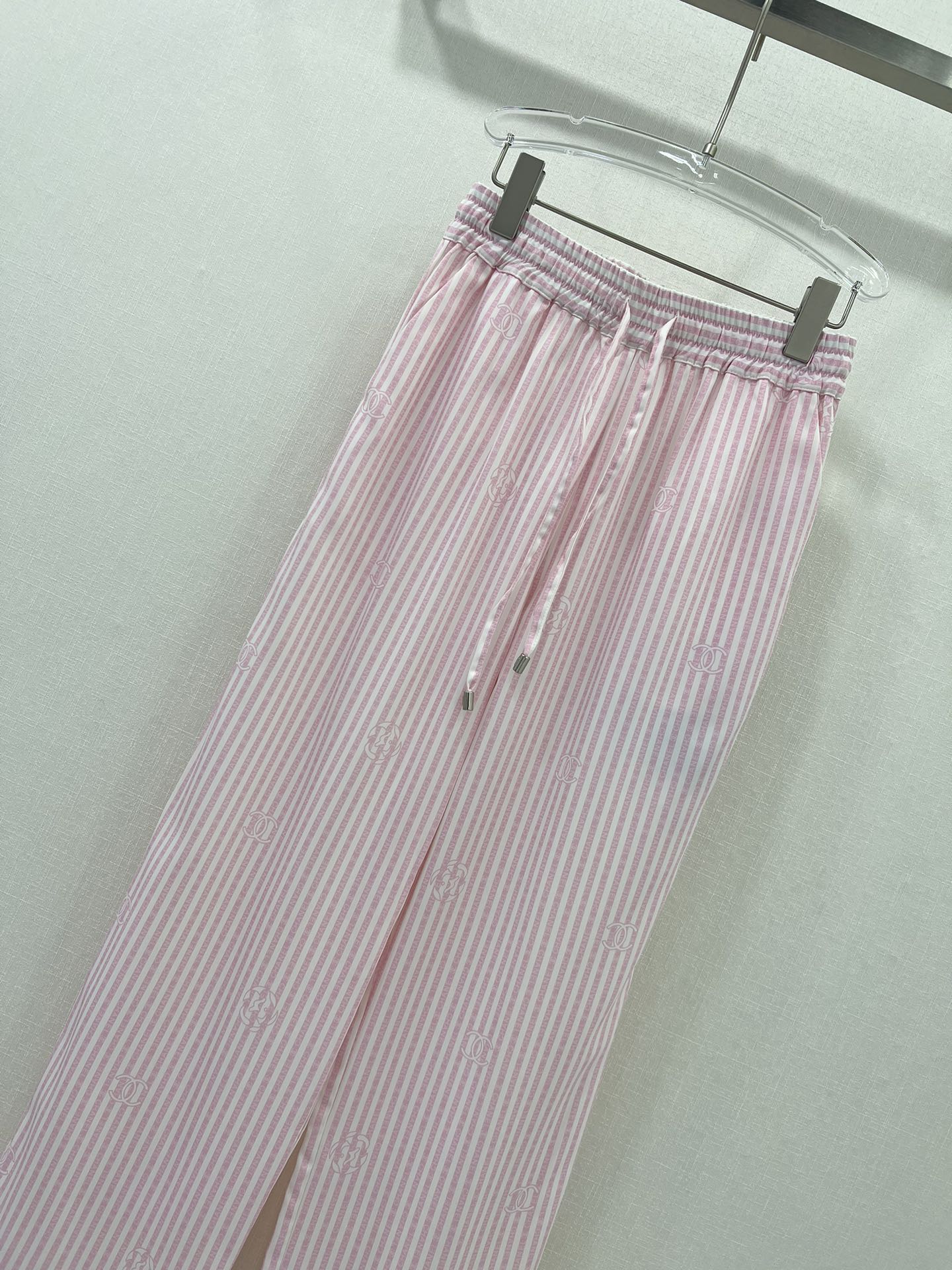 Новые брюки прямого кроя с принтом Chanel 2404 Весна/Лето - Розовые