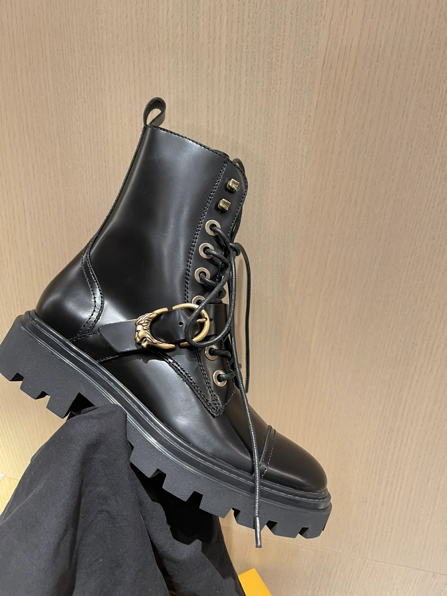 Tods - Новинка сезона осень/зима 2022 - Ботинки Martin