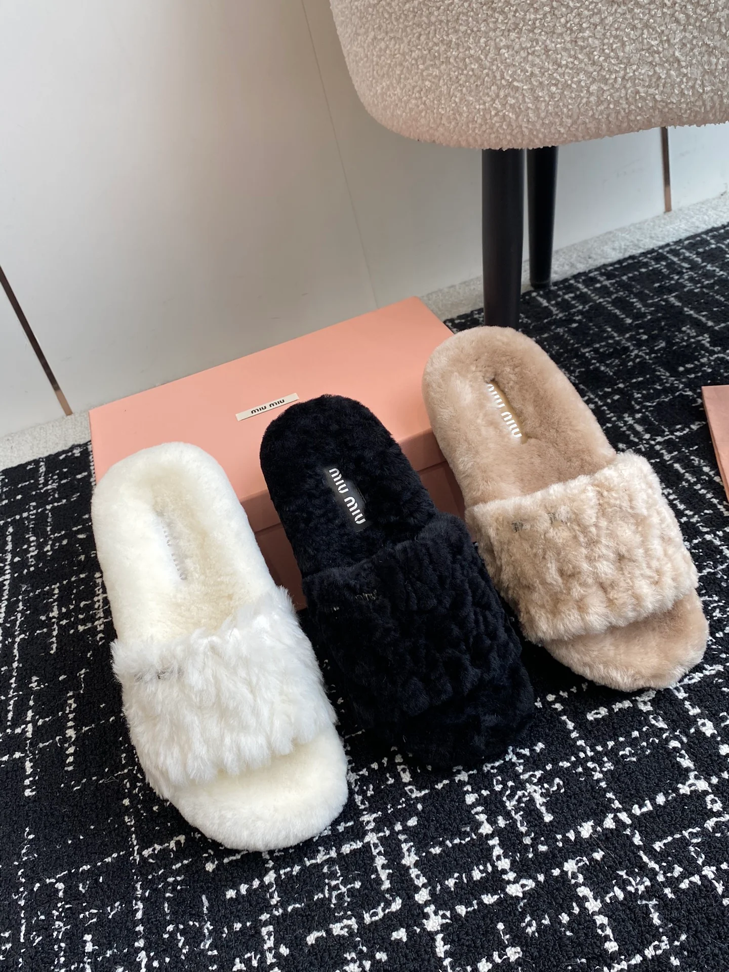 Шерстяные тапочки Miu Miu 2024 — Изображение коллекции — 3