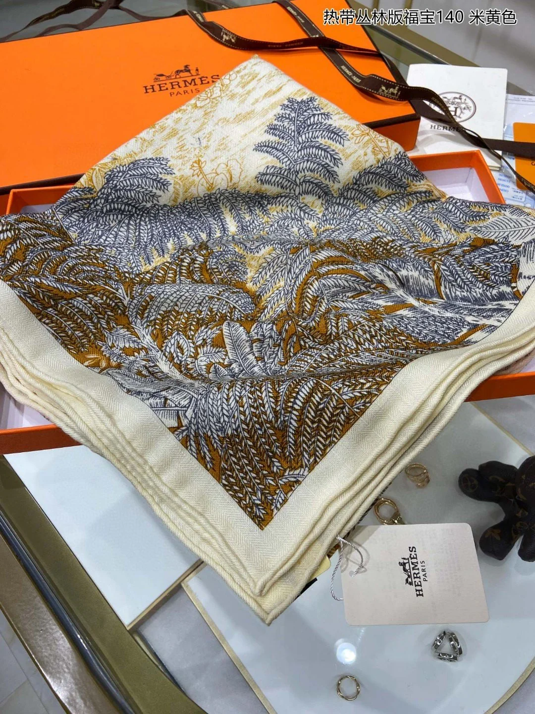 Шарф Hermes Tropical Jungle Edition Fou Bao - 140 см - 70% кашемир - 30% шелк - 2 шт.