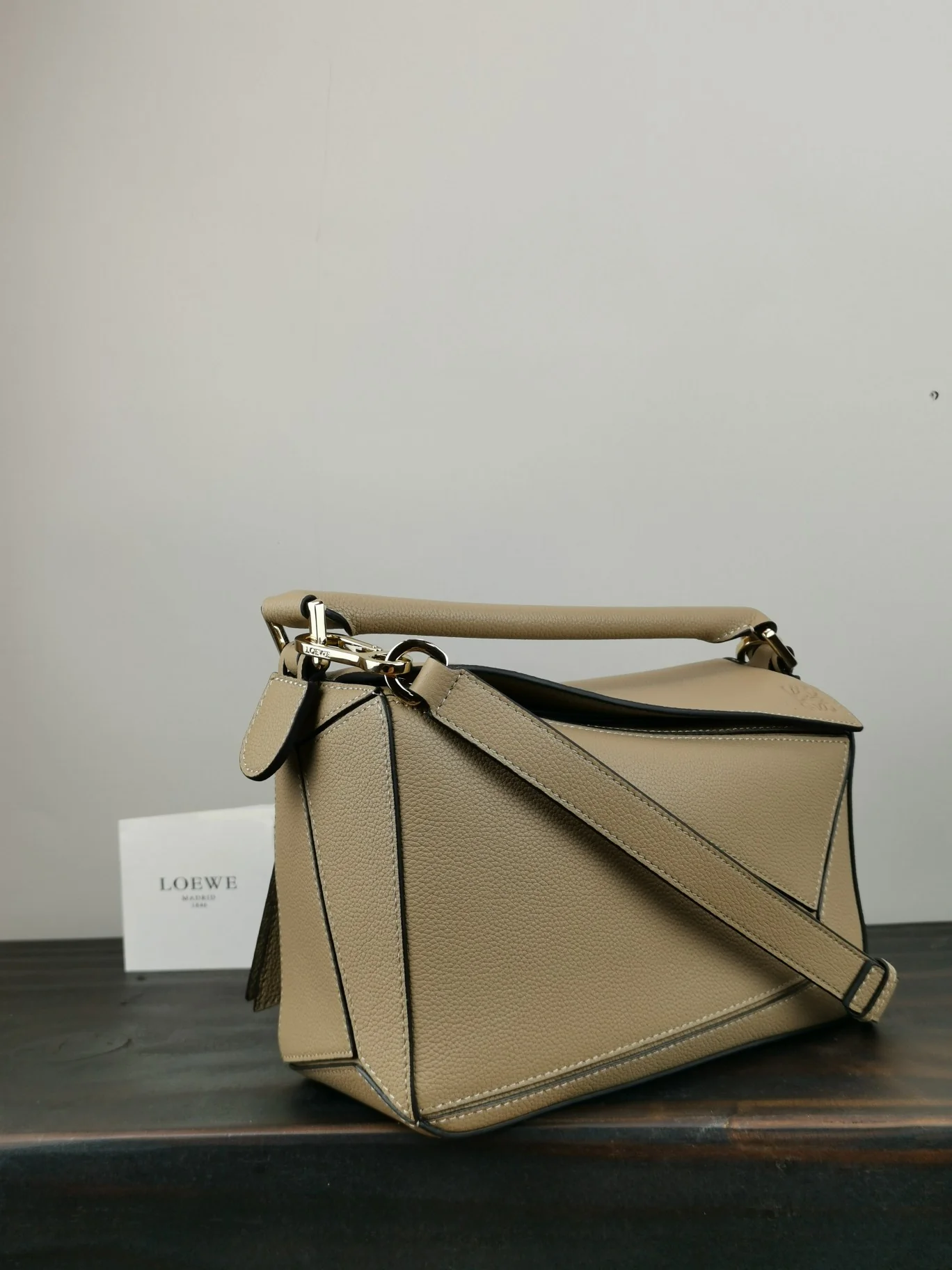 Loewe - испанская телячья кожа - пазл - сумочка - маленькая - песочного цвета