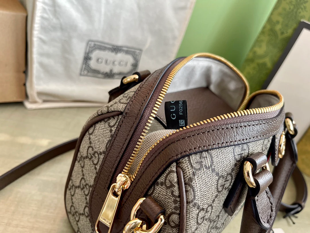 Сумка-мешок Gucci Classic Logo Medium Boston Bag - коричневая.