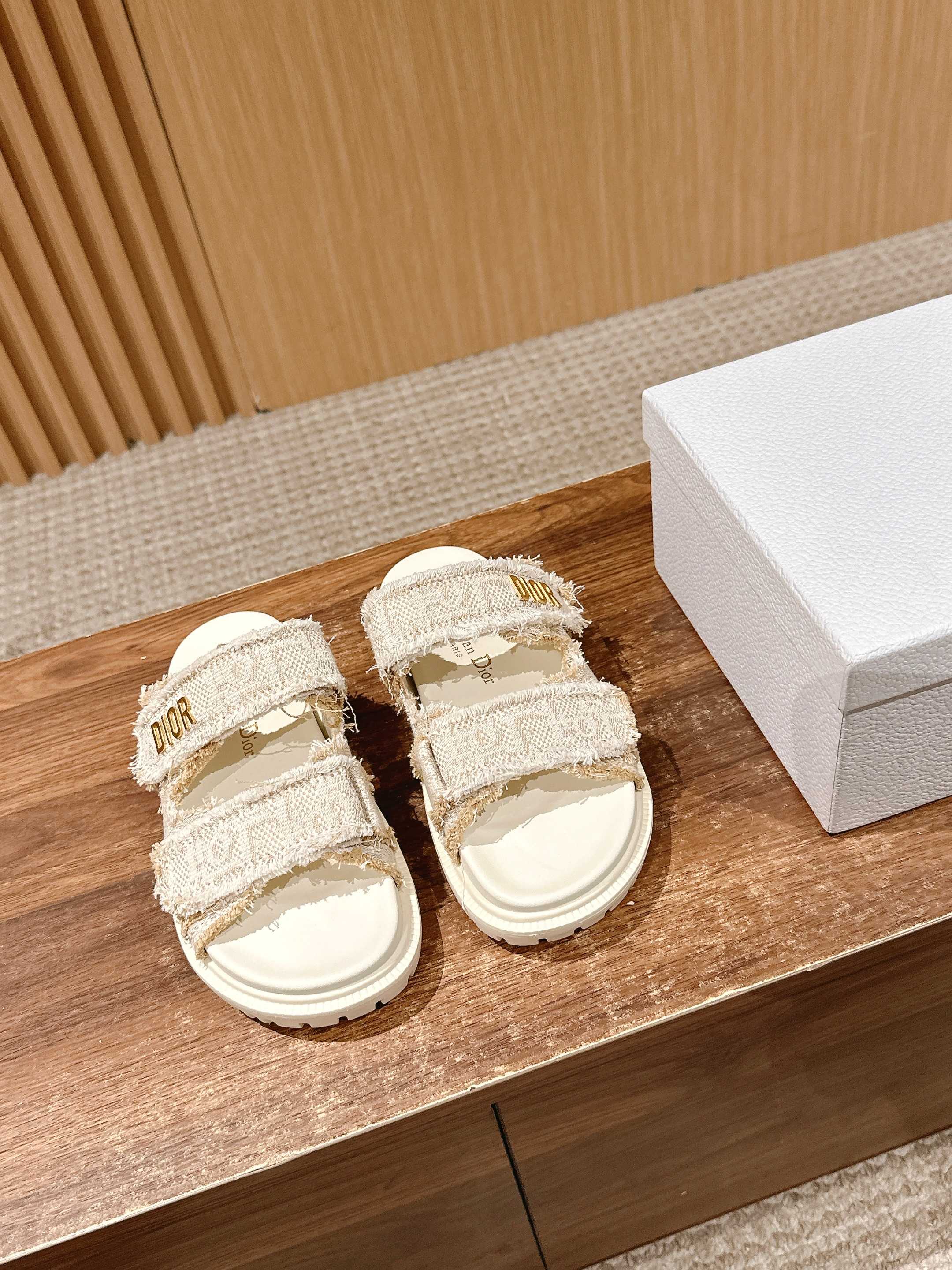 Dior 2025 Новая модель - Тапочки на липучках