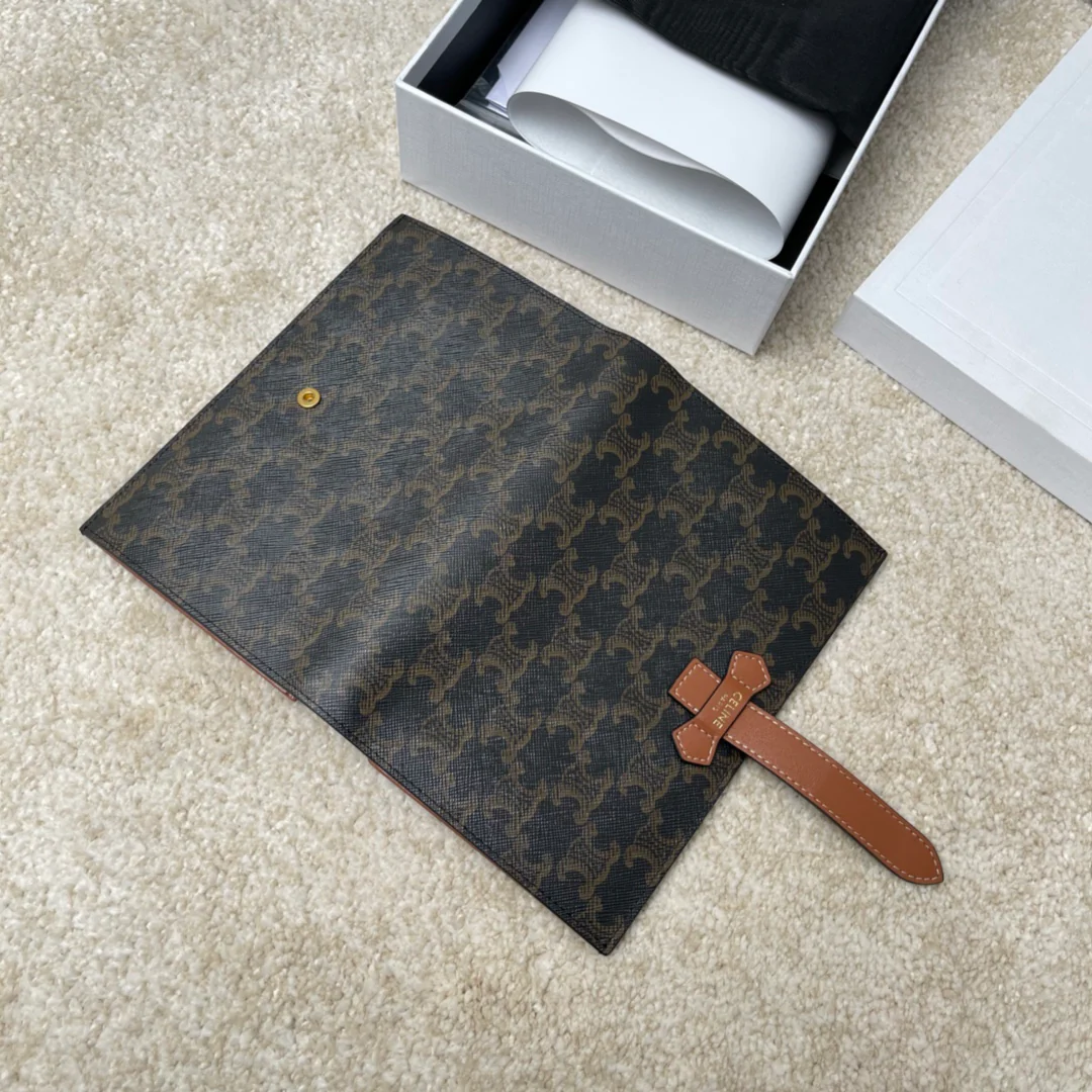 Кошелек Celine с монограммой 