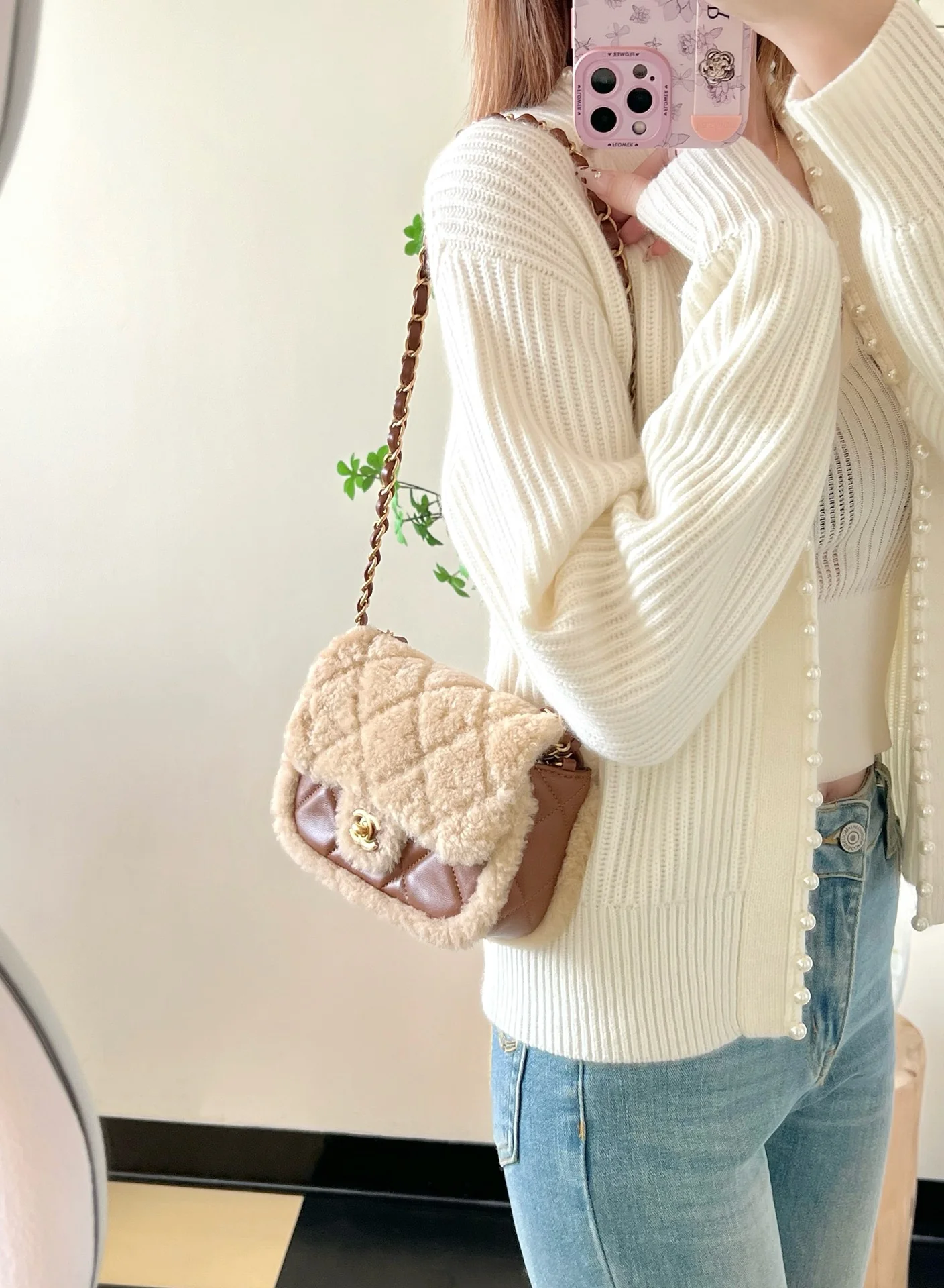 Сумка Chanel с клапаном и цепочкой в ??виде плюшевого мишки из 24-каратного золота (маленькая).