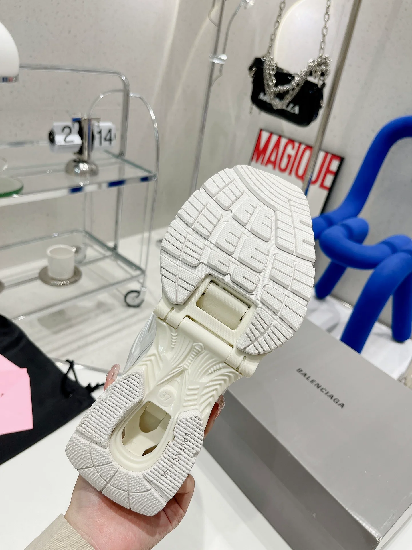 Массивные ретро-туфли Balenciaga в весеннем стиле — для пары