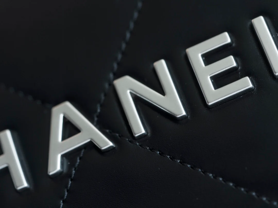 Сумка Chanel 22p 22bag, маленькая, черная, с серебряной пряжкой - 1 шт.