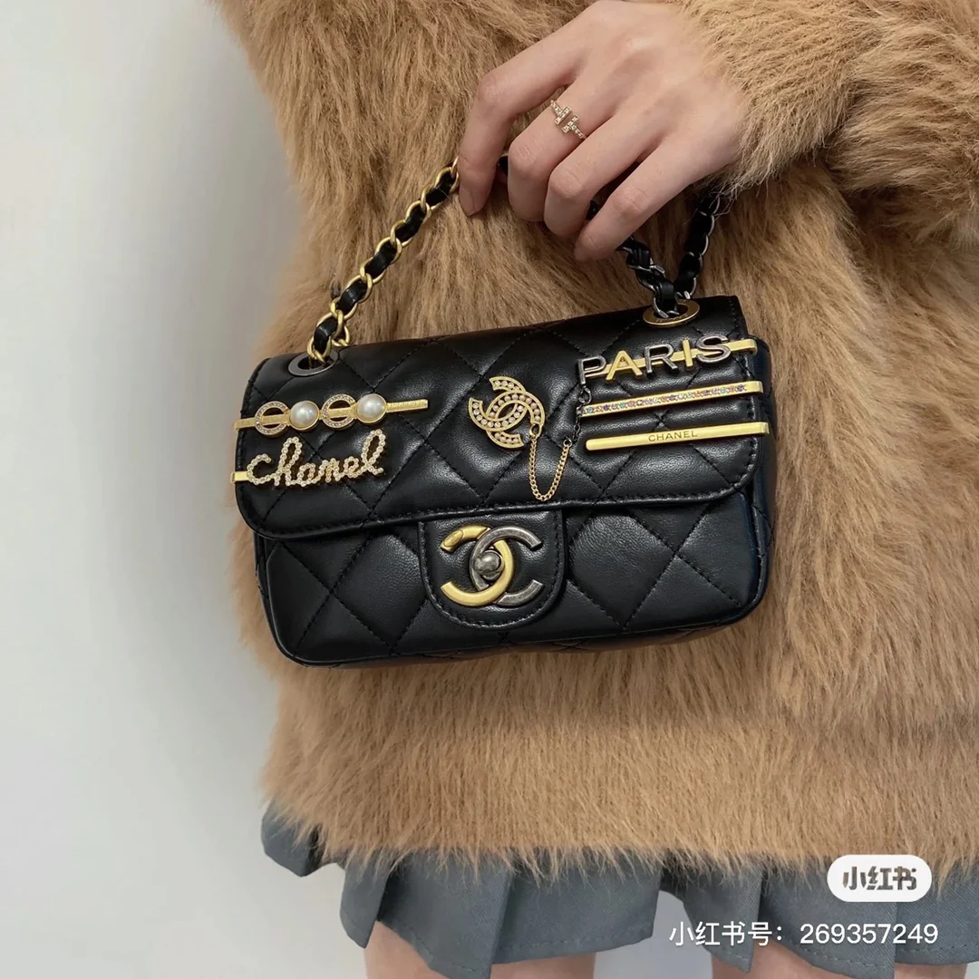 Новинка сезона осень/зима 2022 от Chanel - сумка Badge Flap Bag.