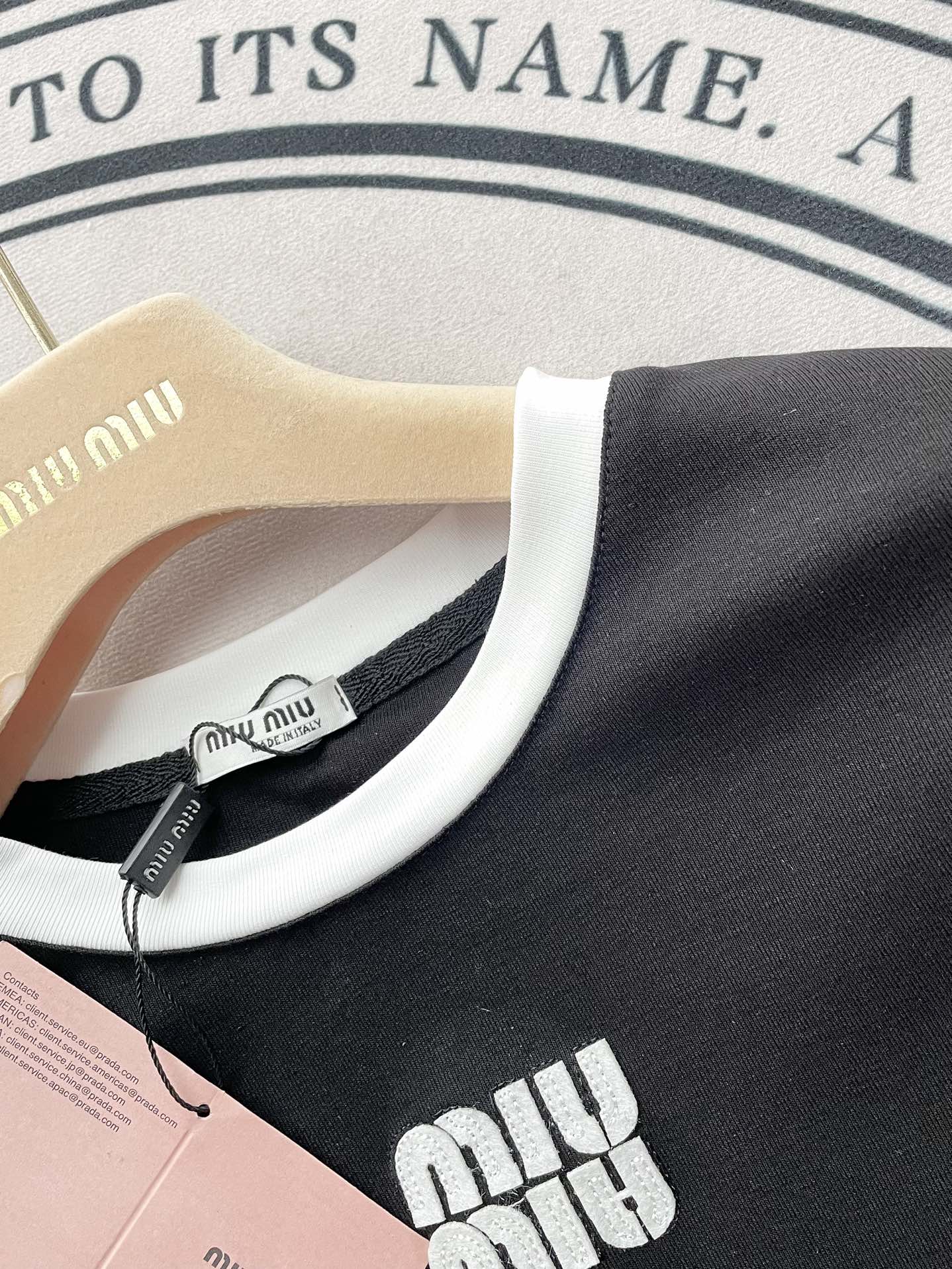 Miu Miu - 2404 - Футболка с коротким рукавом и буквенным принтом - Белая отделка