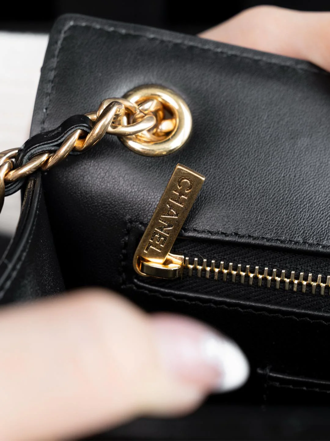 Черная квадратная сумочка на цепочке для вечерних мероприятий