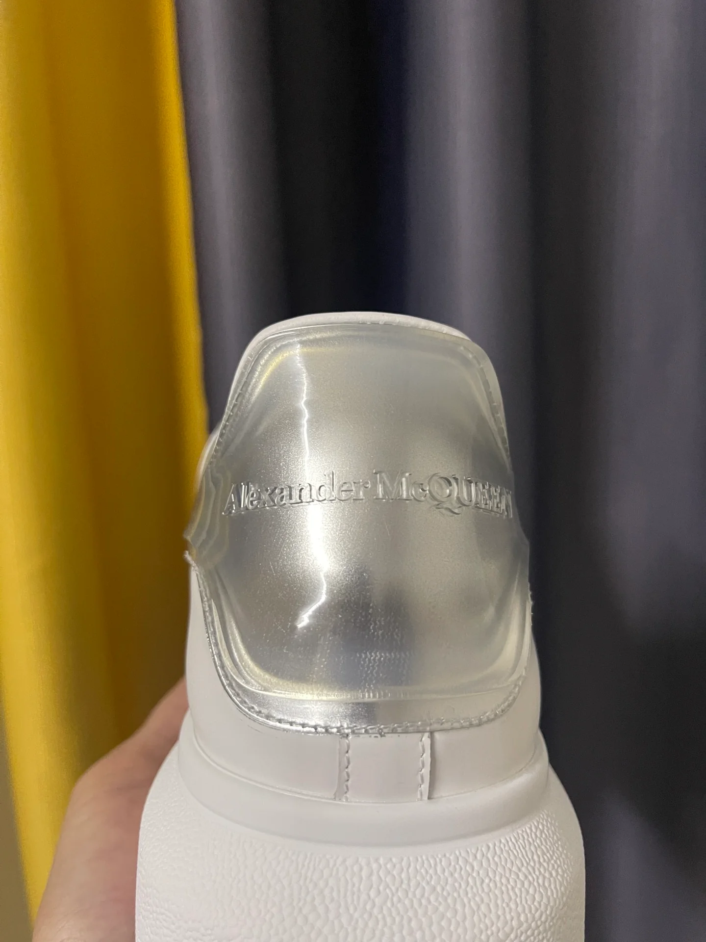 Классические белые кроссовки McQueen - унисекс - серебристый мягкий каблук