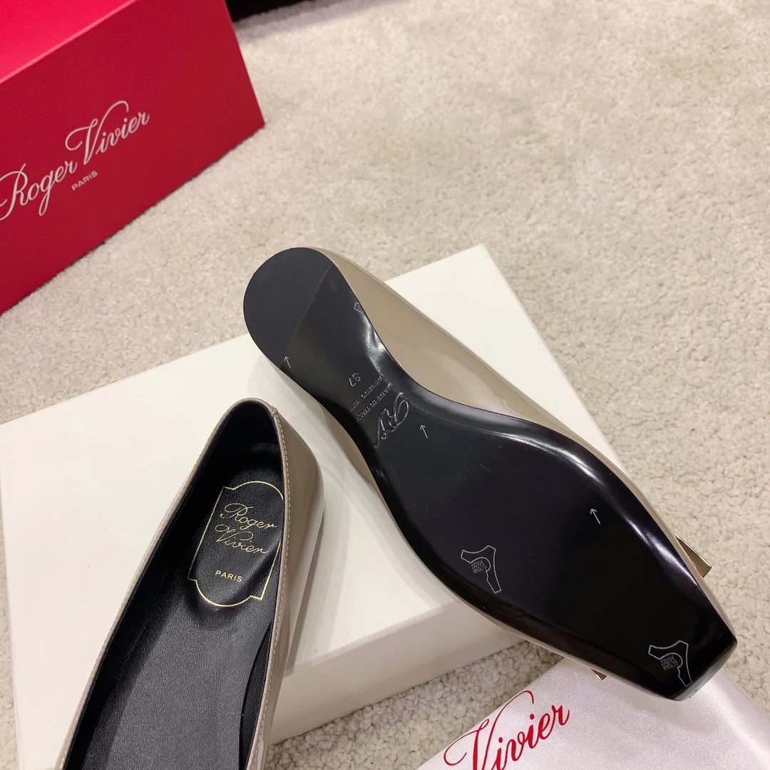 RV - Классические туфли с квадратными пуговицами