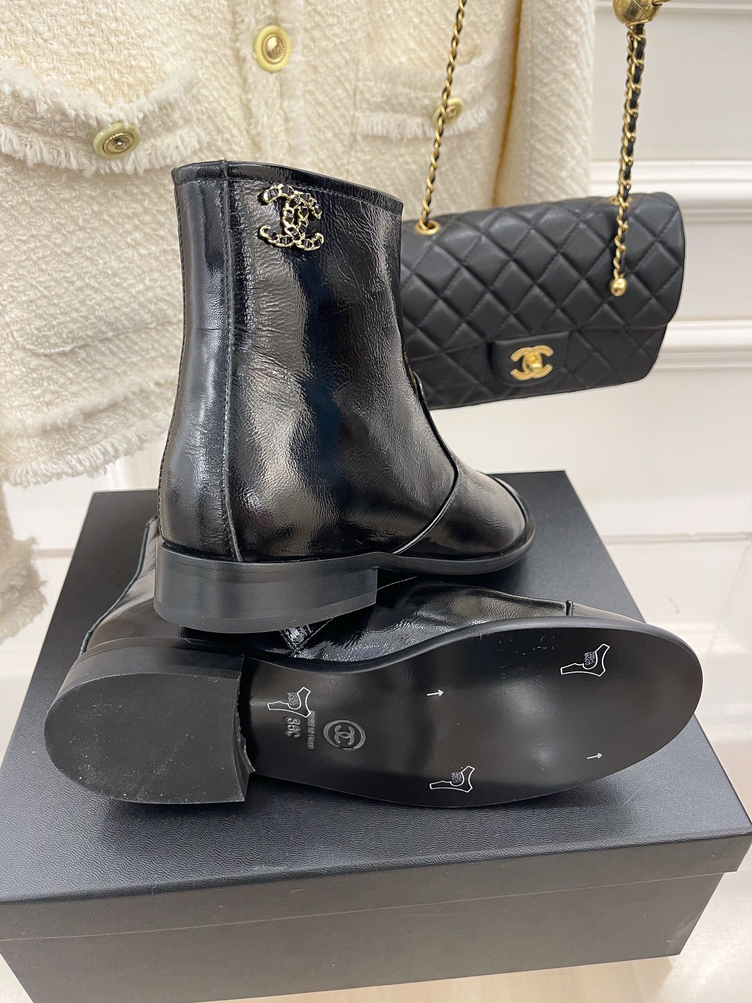 Новинка весны 2022 года от Hermes - Ботильоны - Черные - 1