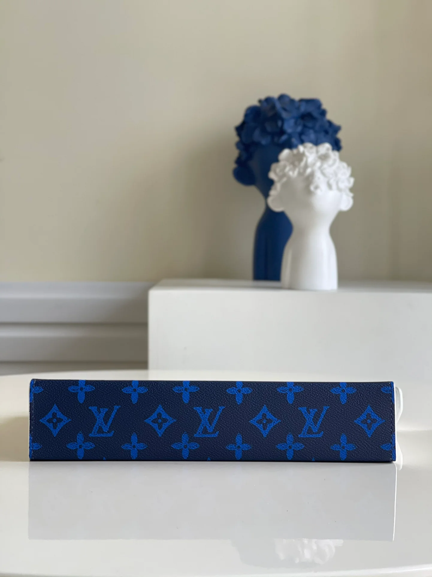 LV M61692 Синяя надпись - Классическая сумочка Pochette Voyage - Средняя сумка