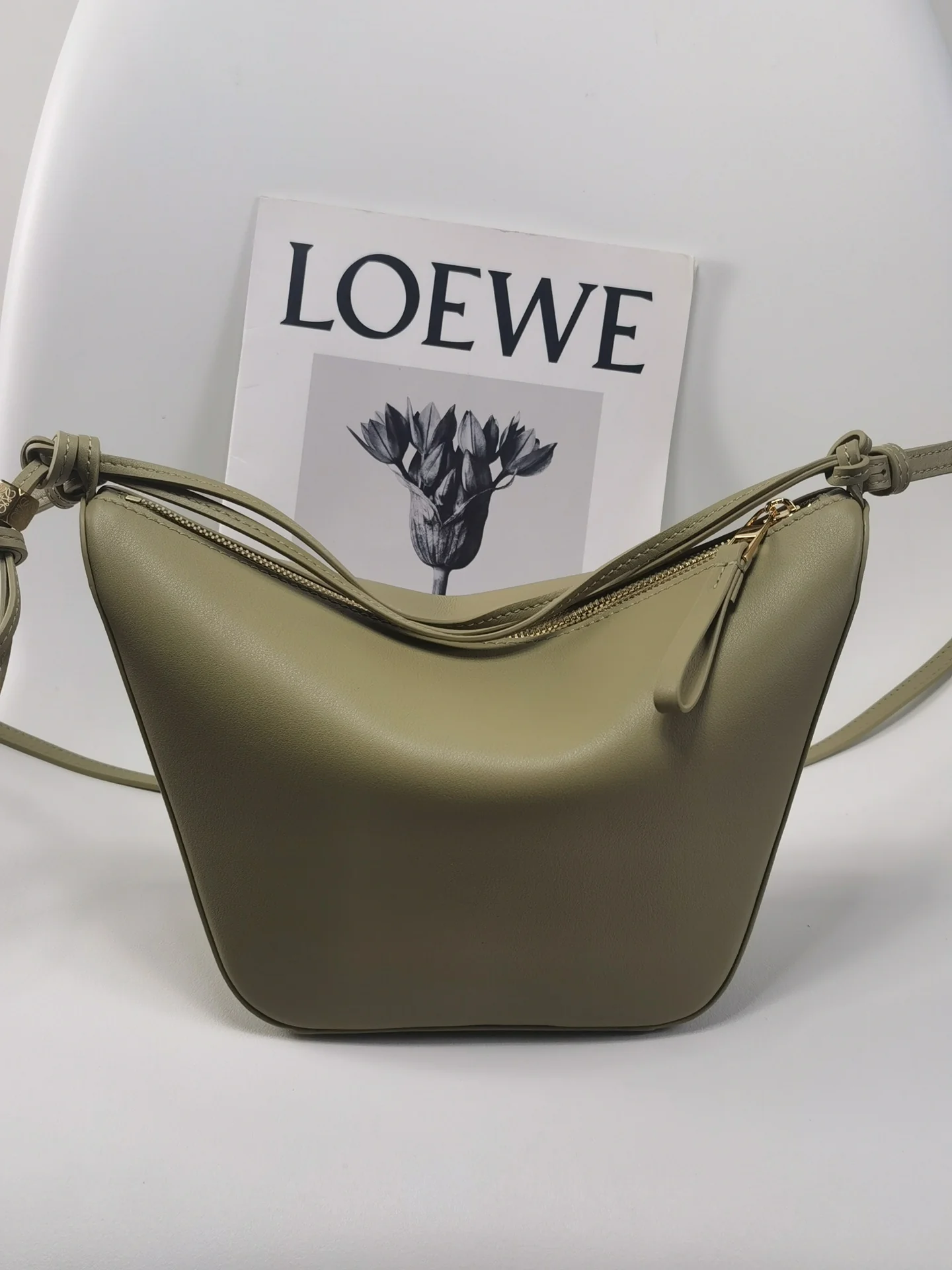 Сумка-хобо Loewe Hammock Shoulder Bag - цвет хаки - 1 шт.