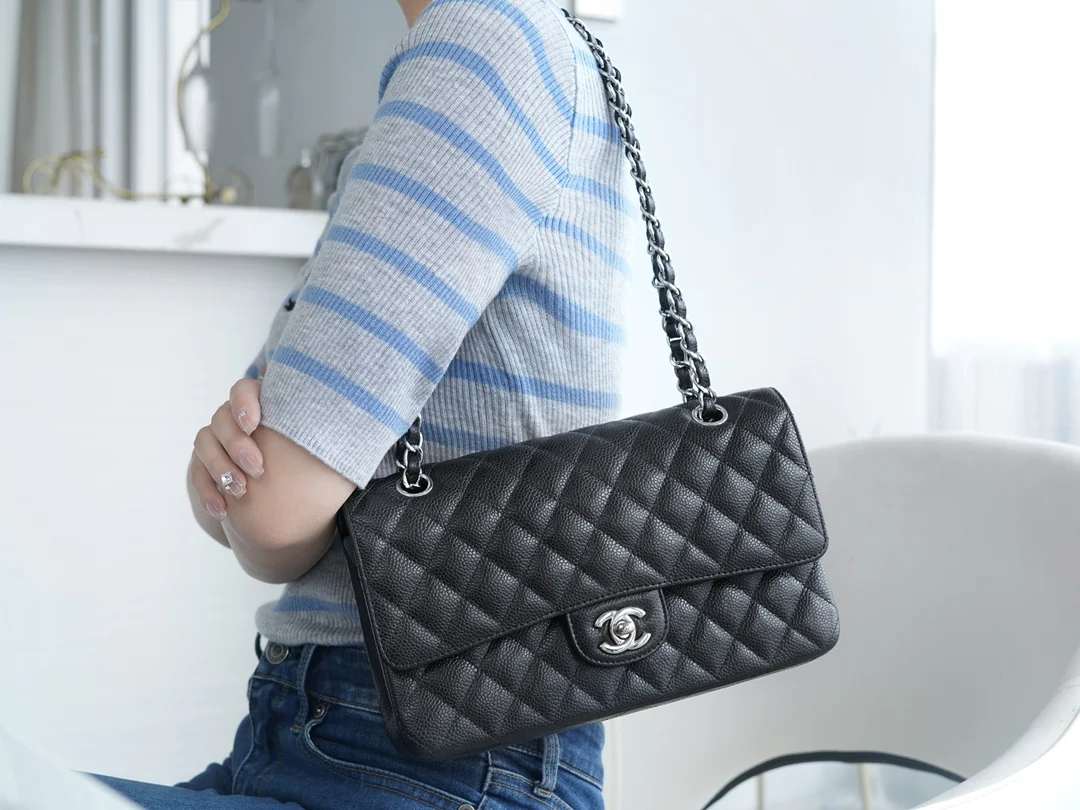 Chanel Classic Flap Caviar Black Medium