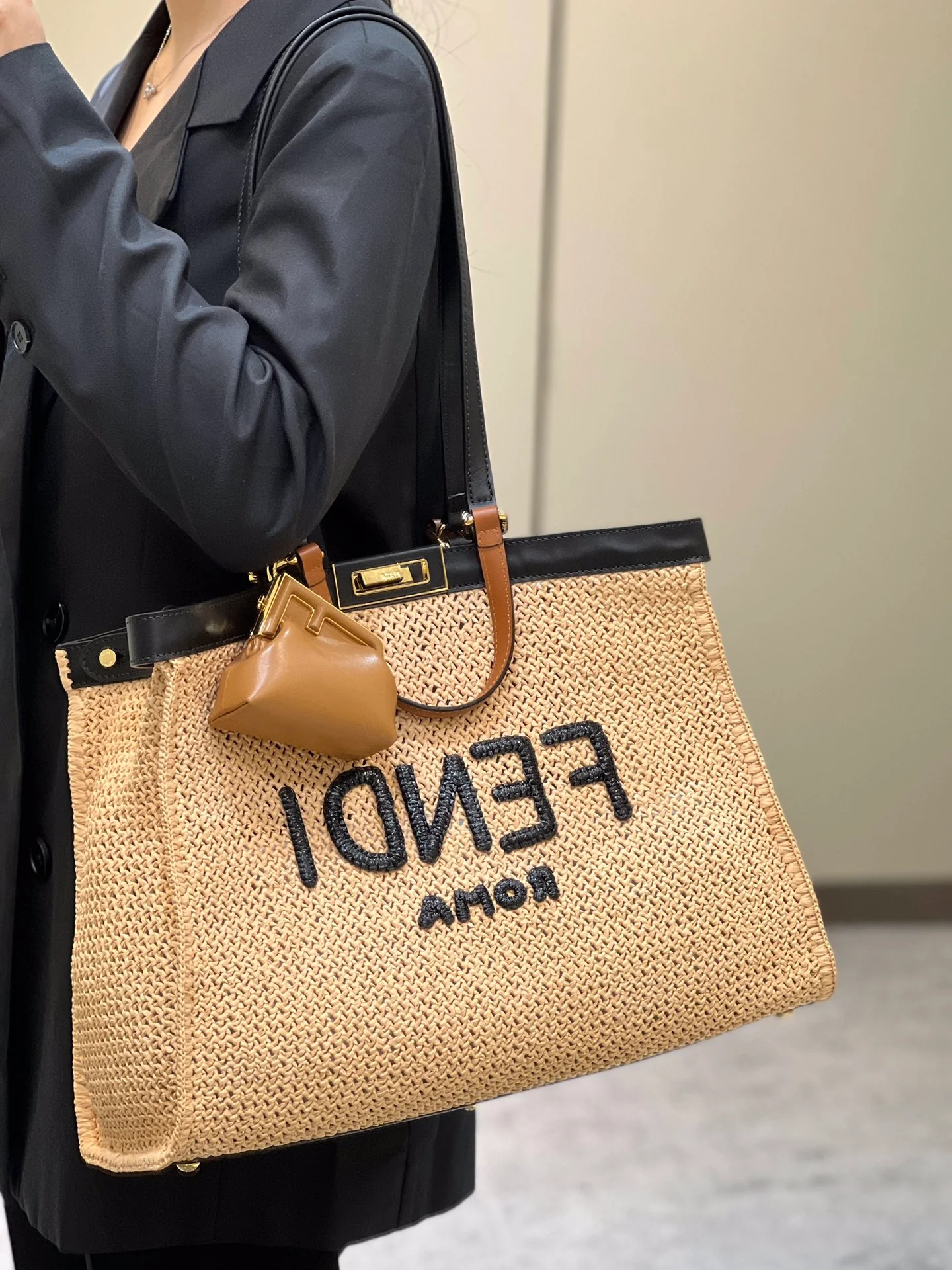 Плетеная сумка-тоут Fendi Peekaboo X-tote