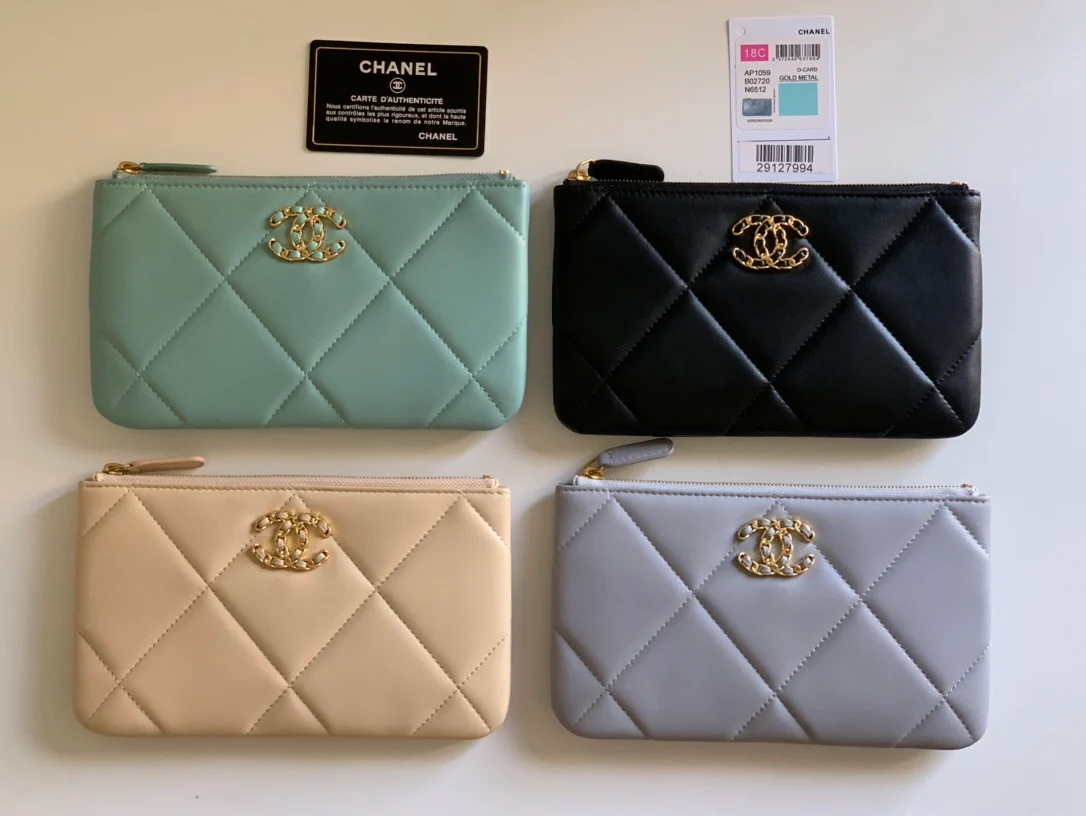 Большой клетчатый кошелек для монет Chanel из овечьей кожи, серия 19.