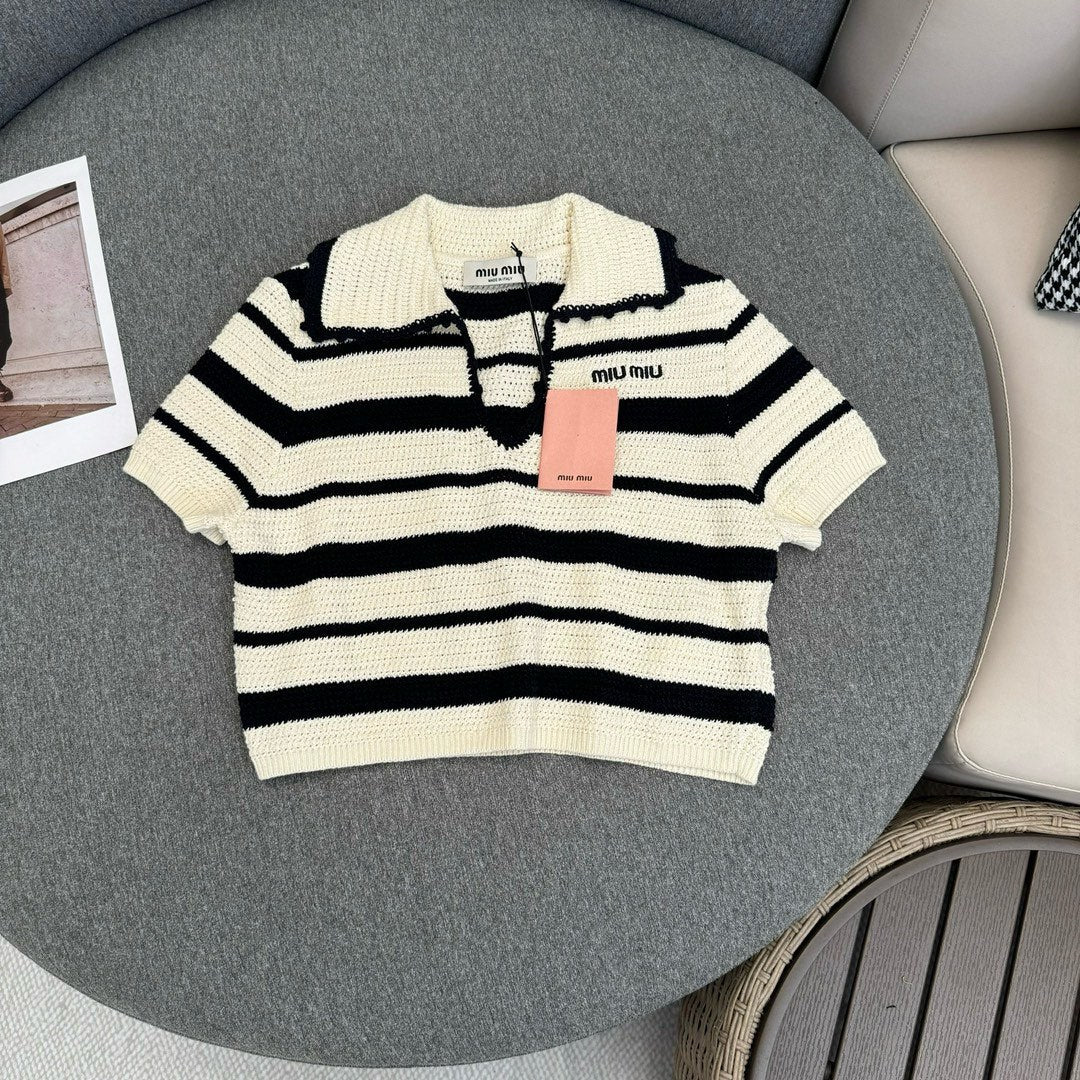 Miu Miu-2404-24 Новый весенний комплект в стиле преппи: поло и полосатый трикотаж