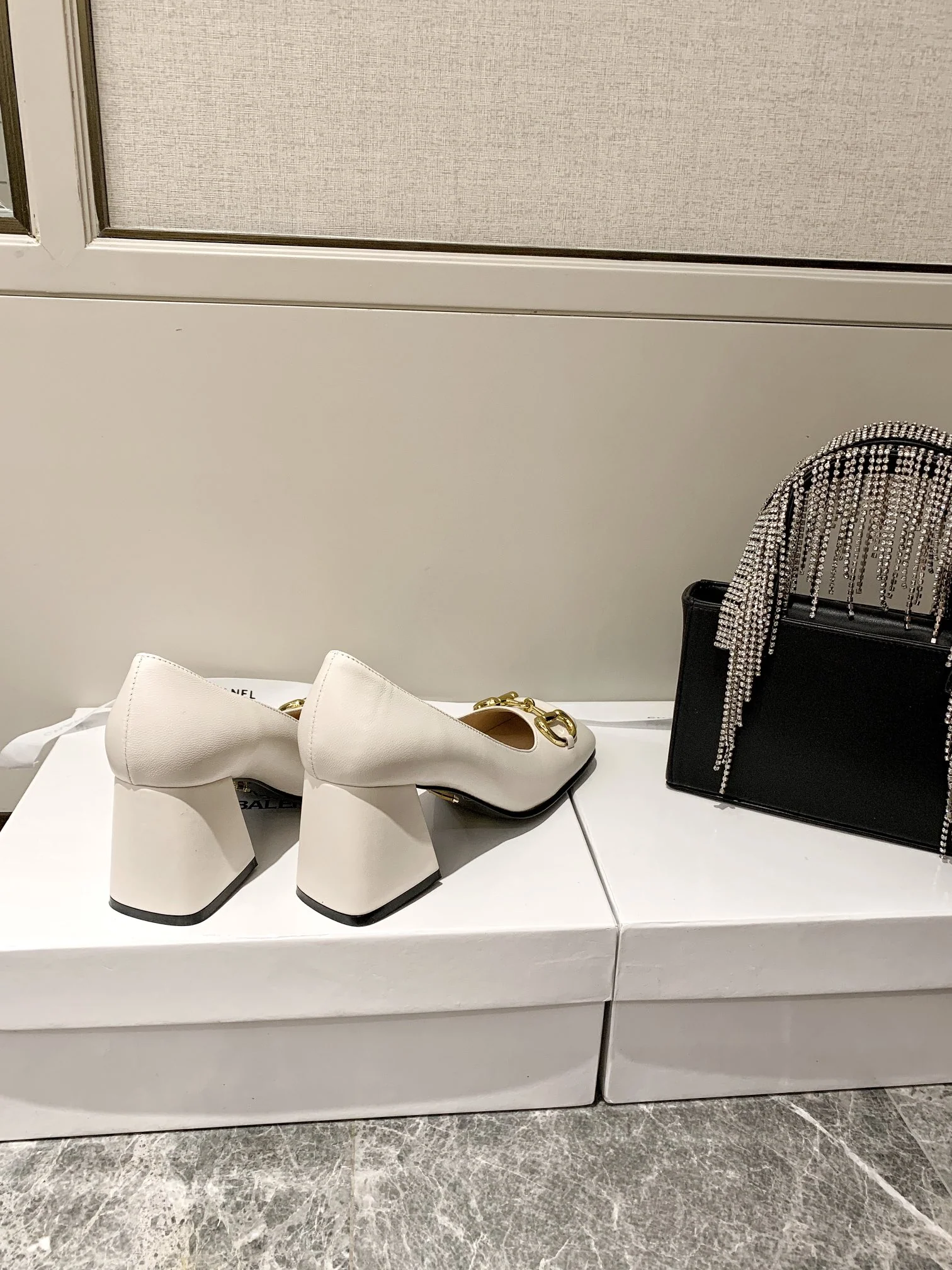 Туфли Gucci в стиле ретро с квадратным носком на низком каблуке