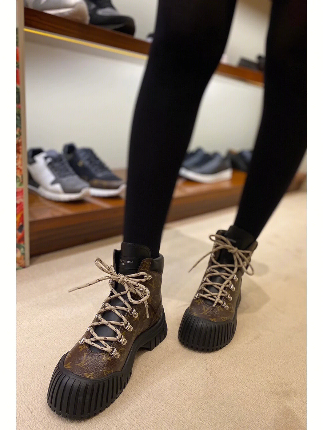 Новинка осенне-зимней коллекции LV 2022 — ботильоны Ruby — фотографии вживую.