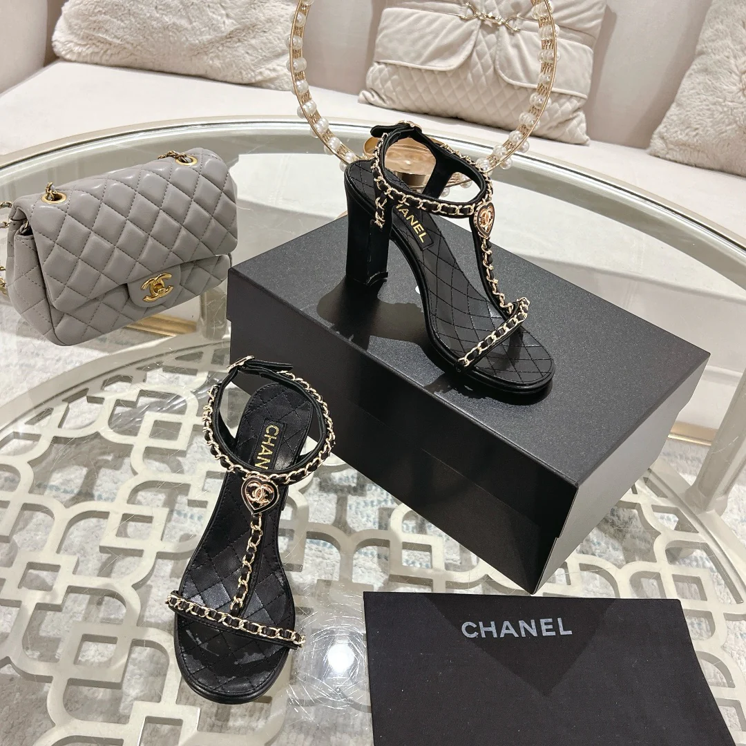 Босоножки на высоком каблуке Chanel 2024 — черные