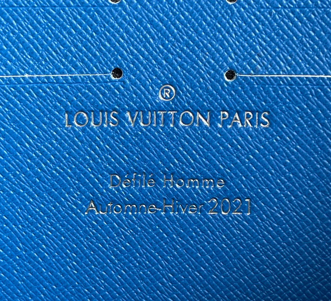 LV M61692 Синяя надпись - Классическая сумочка Pochette Voyage - Средняя сумка