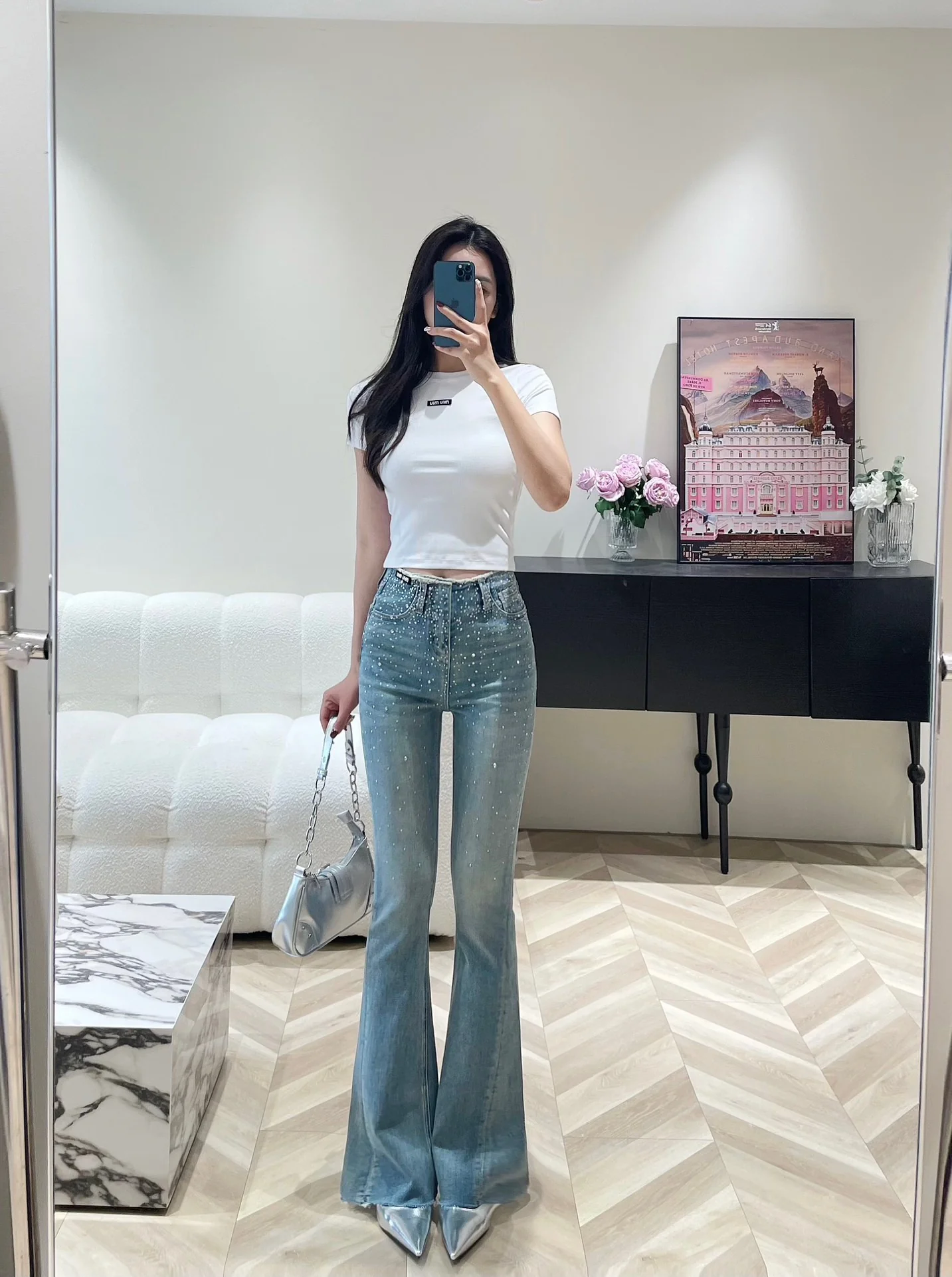 Miu Miu 2404 - Расклешенные джинсы с микро-лейнментом и стразами