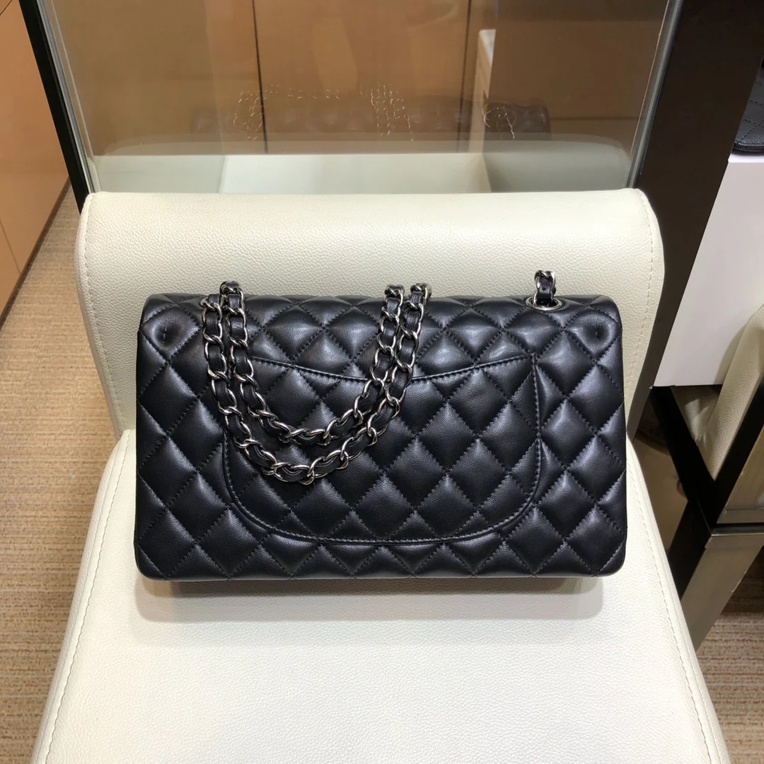 Классическая стеганая сумка Chanel - Новинка коллекции 2018 года - Сумка CF - Серебряная цепочка - 25 см