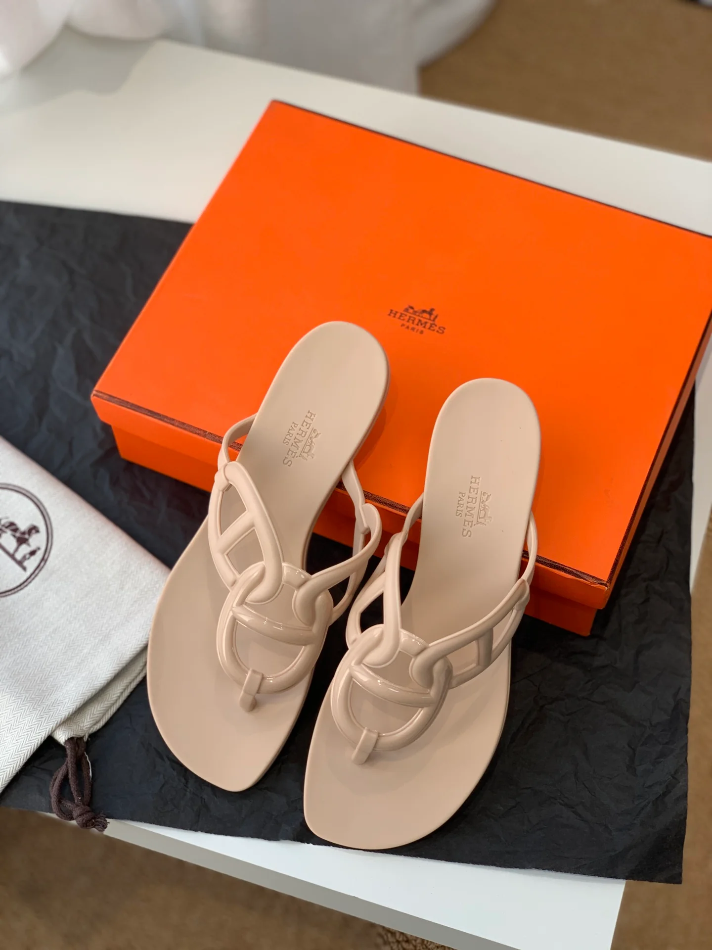 Новые шлепанцы Hermes-aloha 