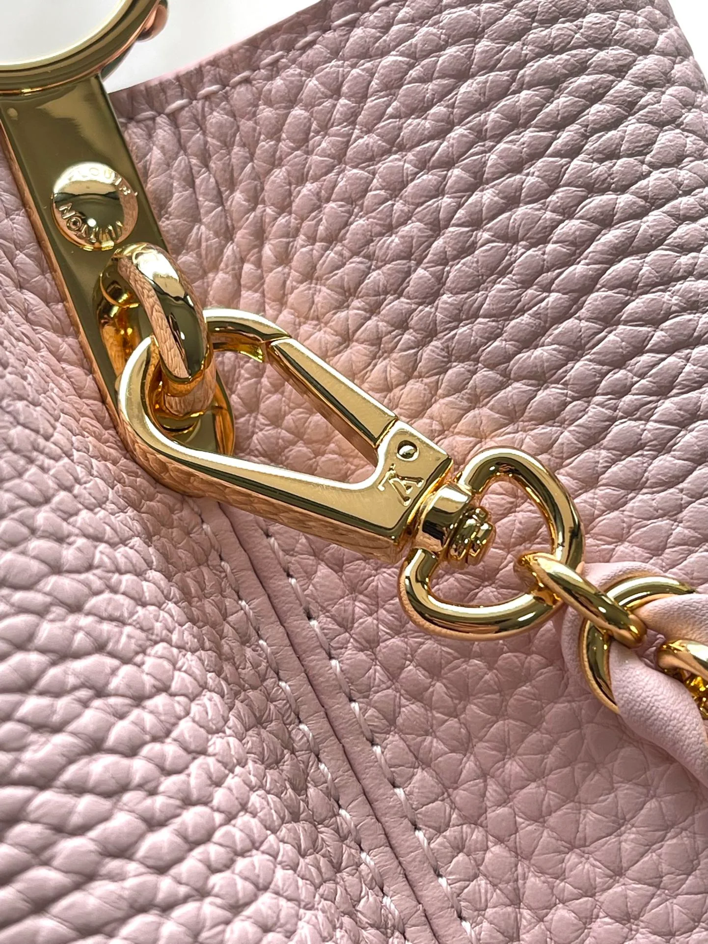 m22054-LV-capucines-handbag/crossbody bag-pink