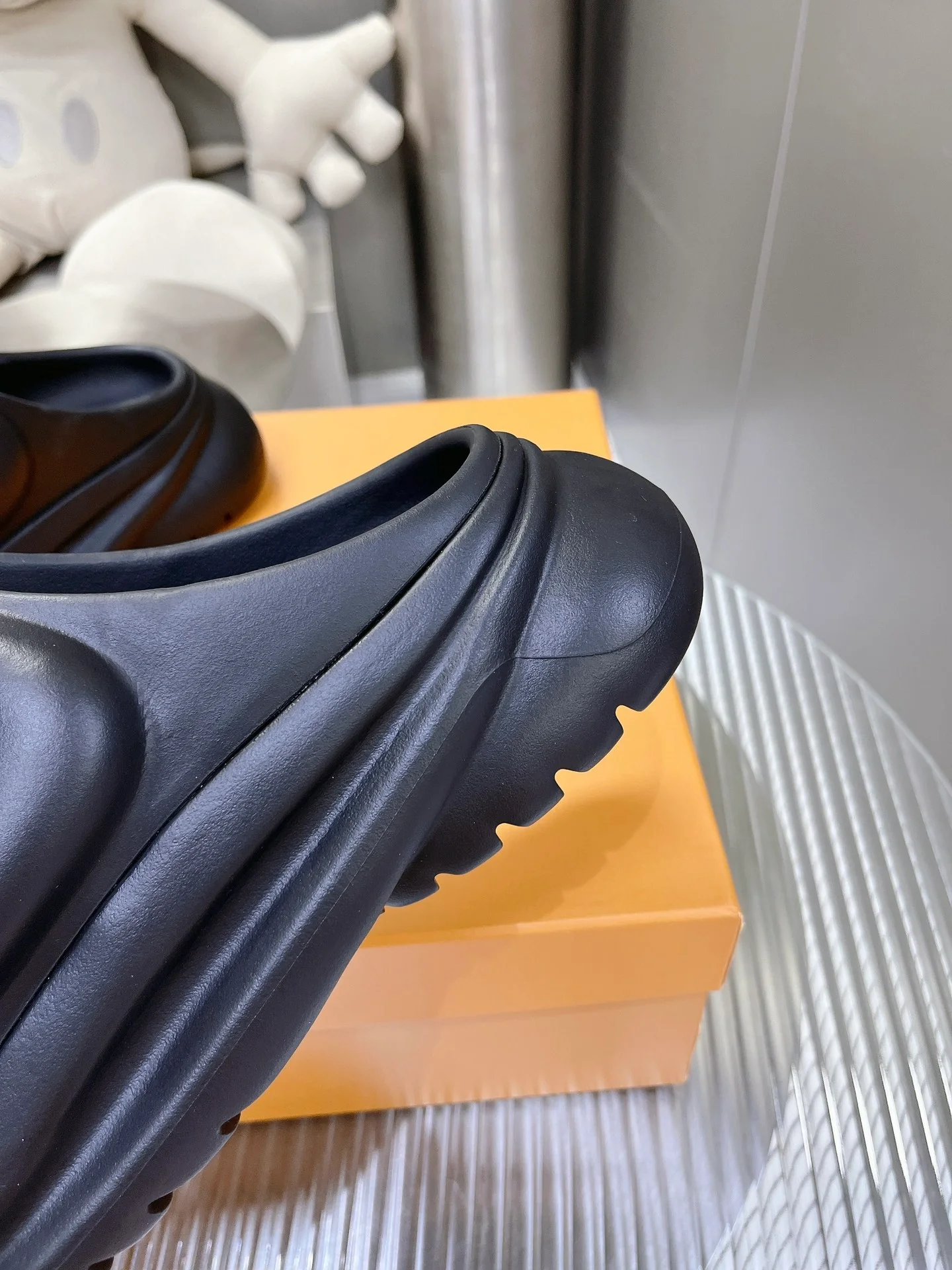 Новинка мужской коллекции LV весна/лето 2023 - Домашние тапочки в стиле хип-хоп - Черные