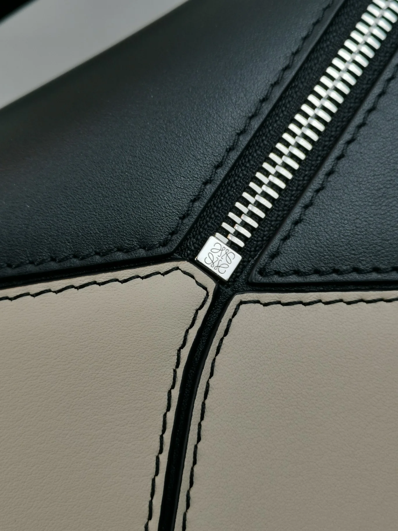 Мини-сумка Loewe Puzzle Bag из телячьей кожи - 20