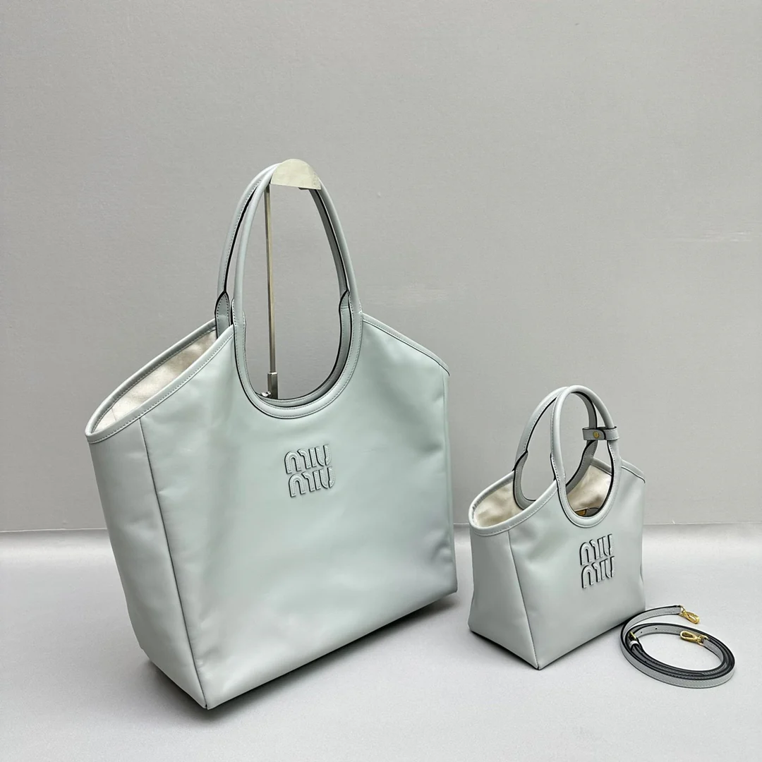 Сумка-тоут Miu Miu Ivy - сравнение размеров