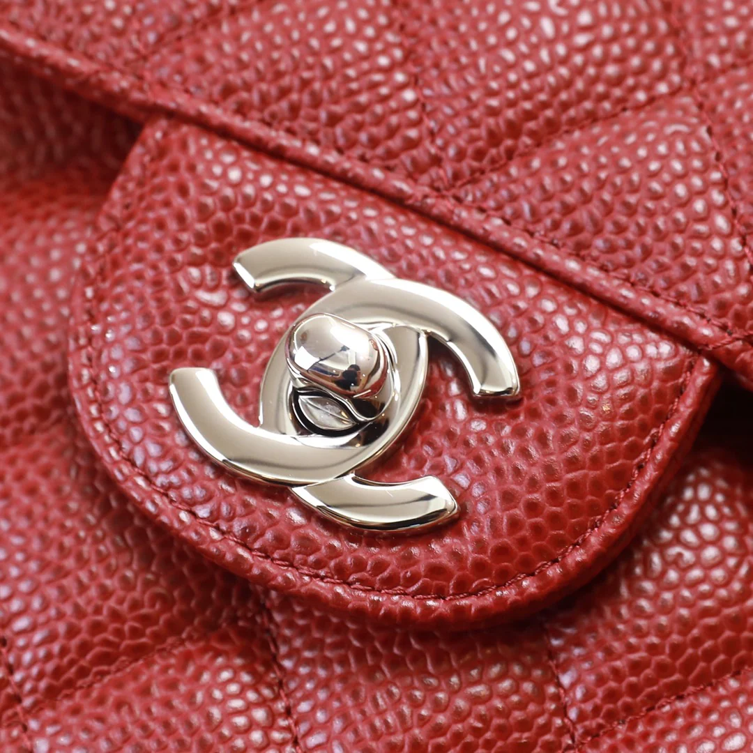Классическая сумка Chanel Caviar CF, бордовая, с серебряной пряжкой, 25 см.