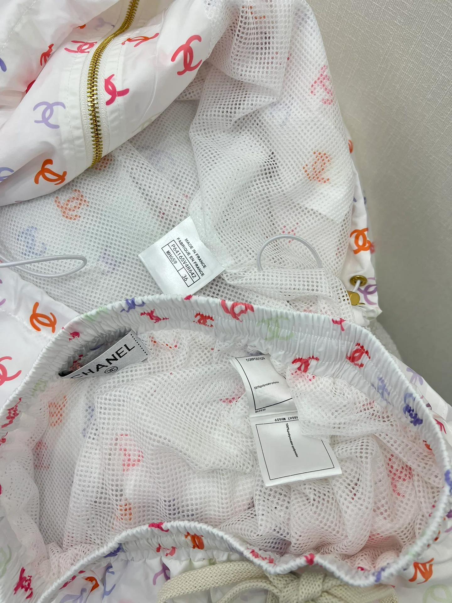 Солнцезащитный костюм Chanel 2404 с принтом - белый