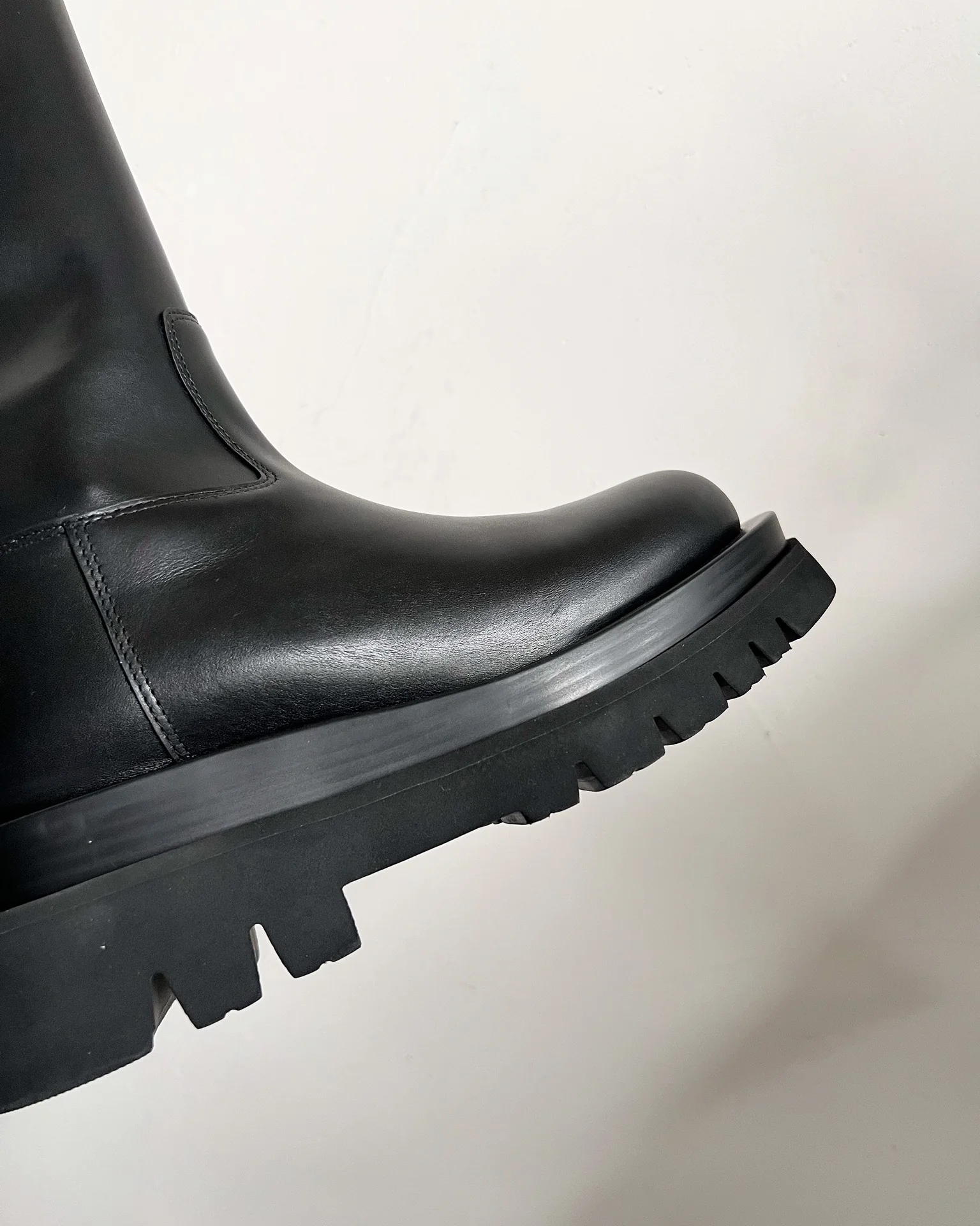 Новинка осенне-зимней коллекции BV - Ботильоны на молнии - Черные