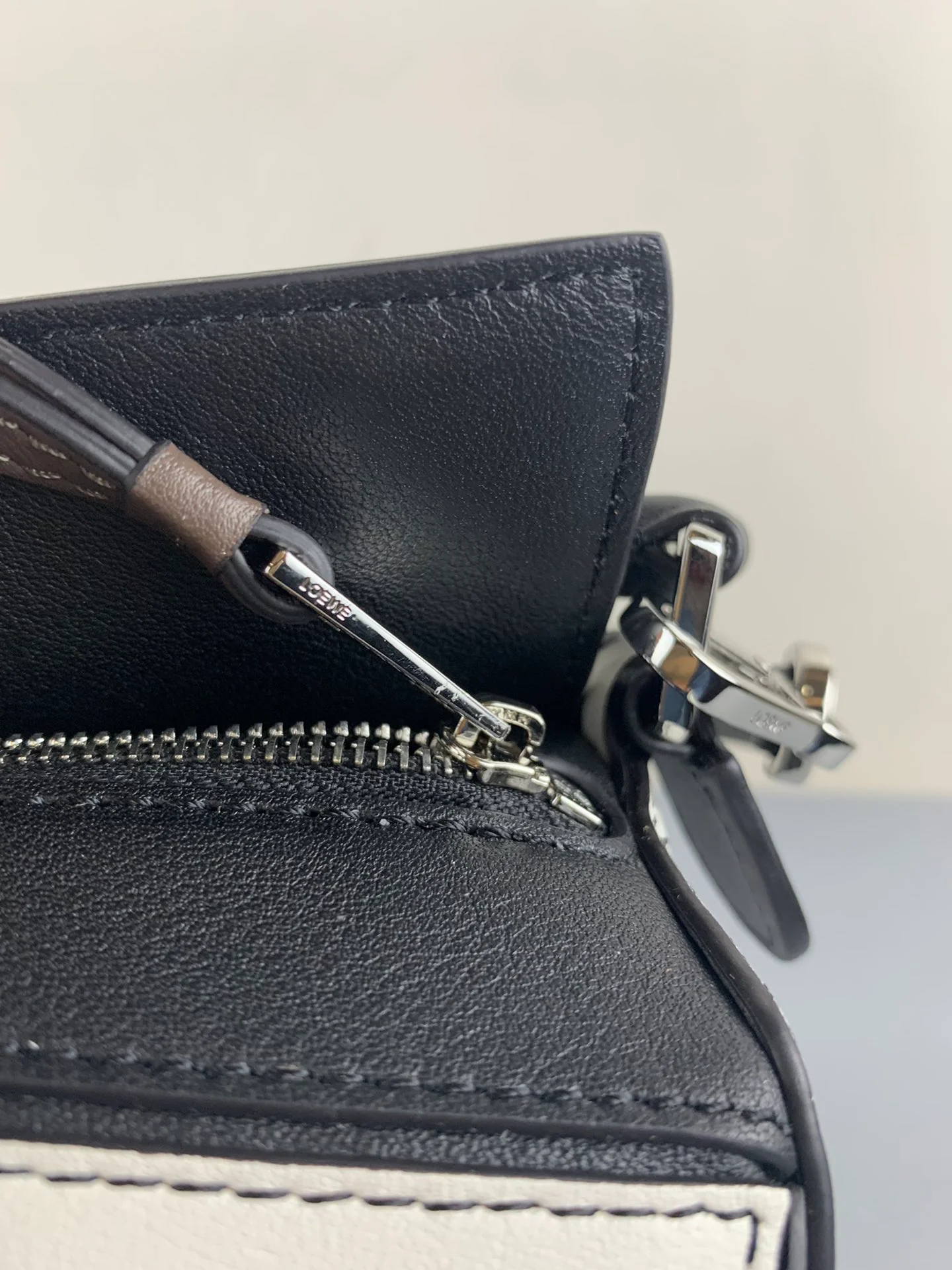 Мини-сумка Loewe Puzzle Bag из телячьей кожи - 5