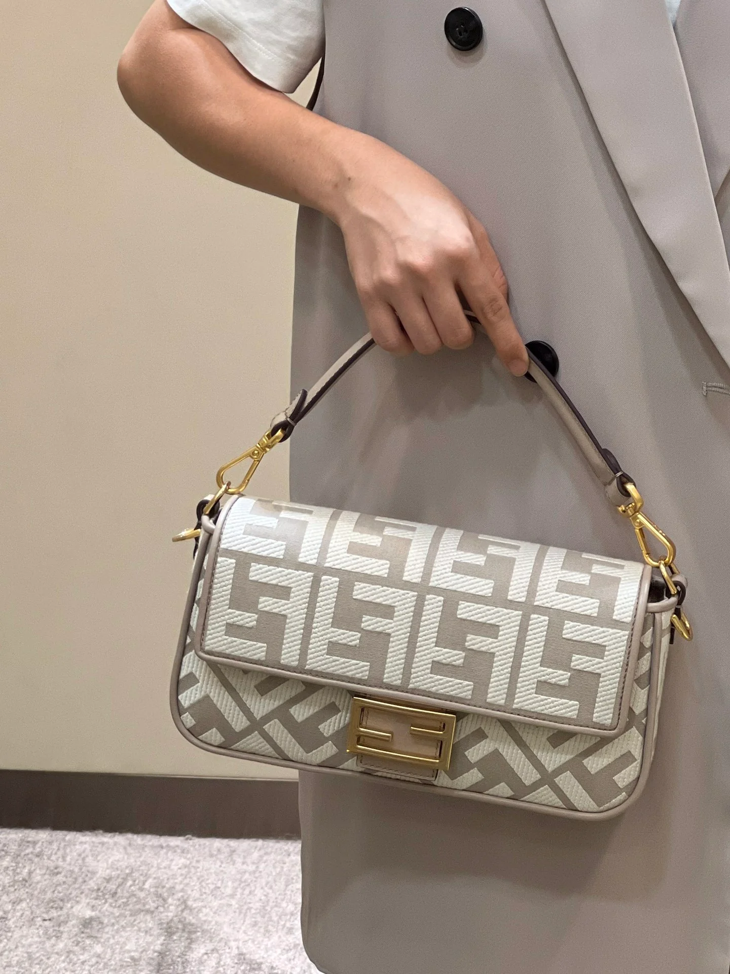 Сумка-багет Fendi - серый холст