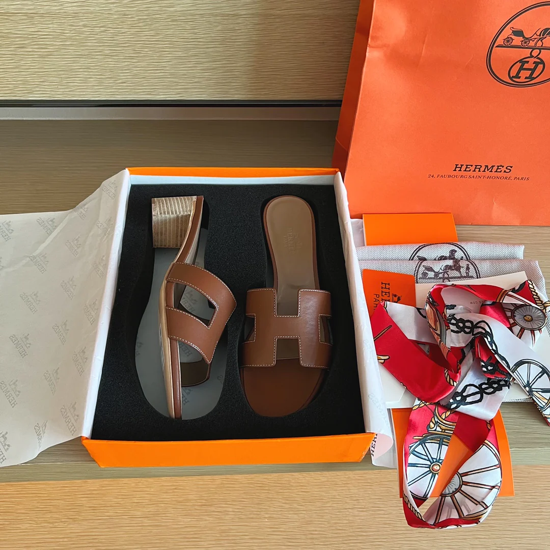 Сандалии Hermes на плоской подошве - однотонная кожа - 1 шт.