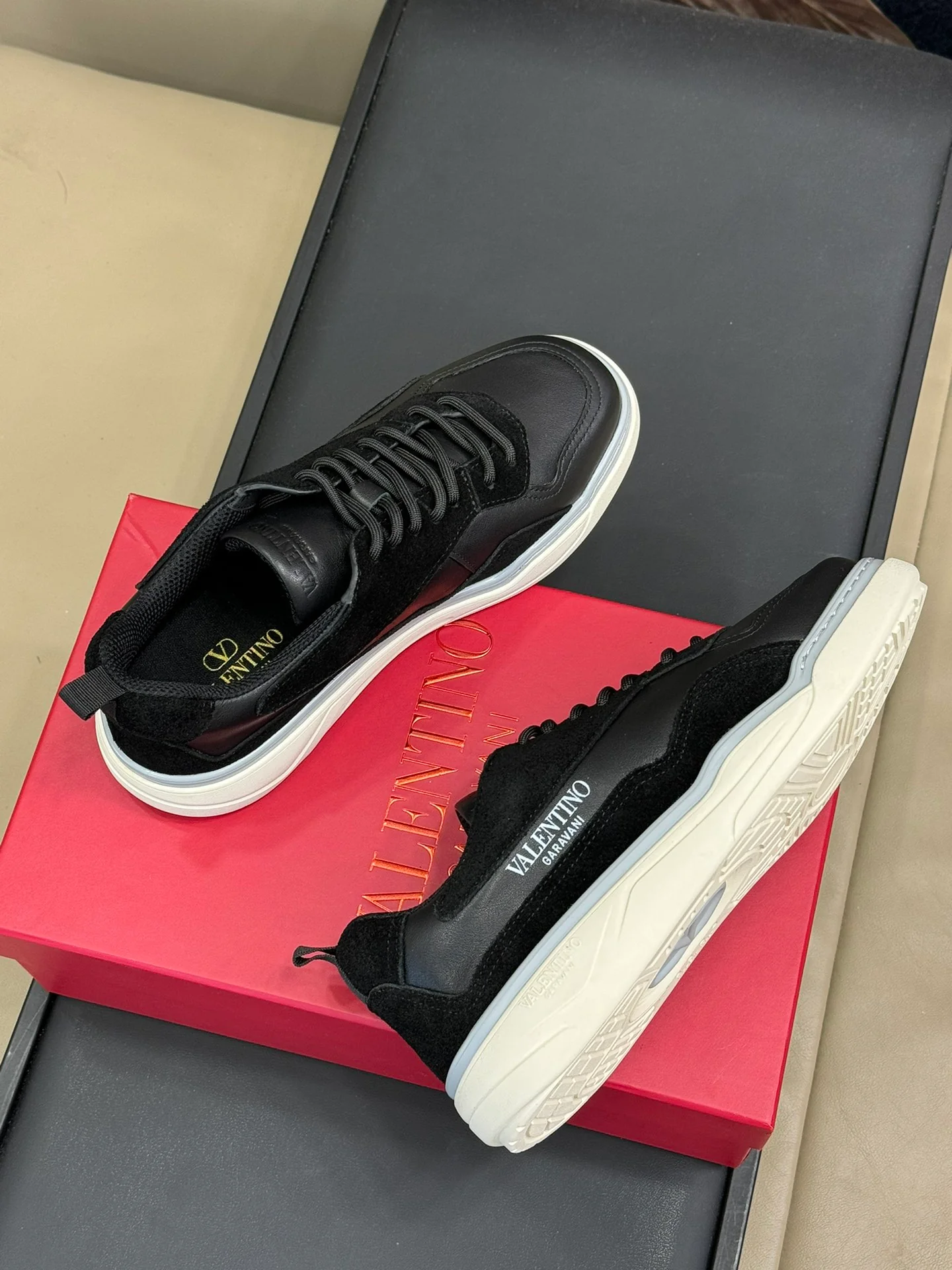 Кроссовки Valentino 2024 — черные