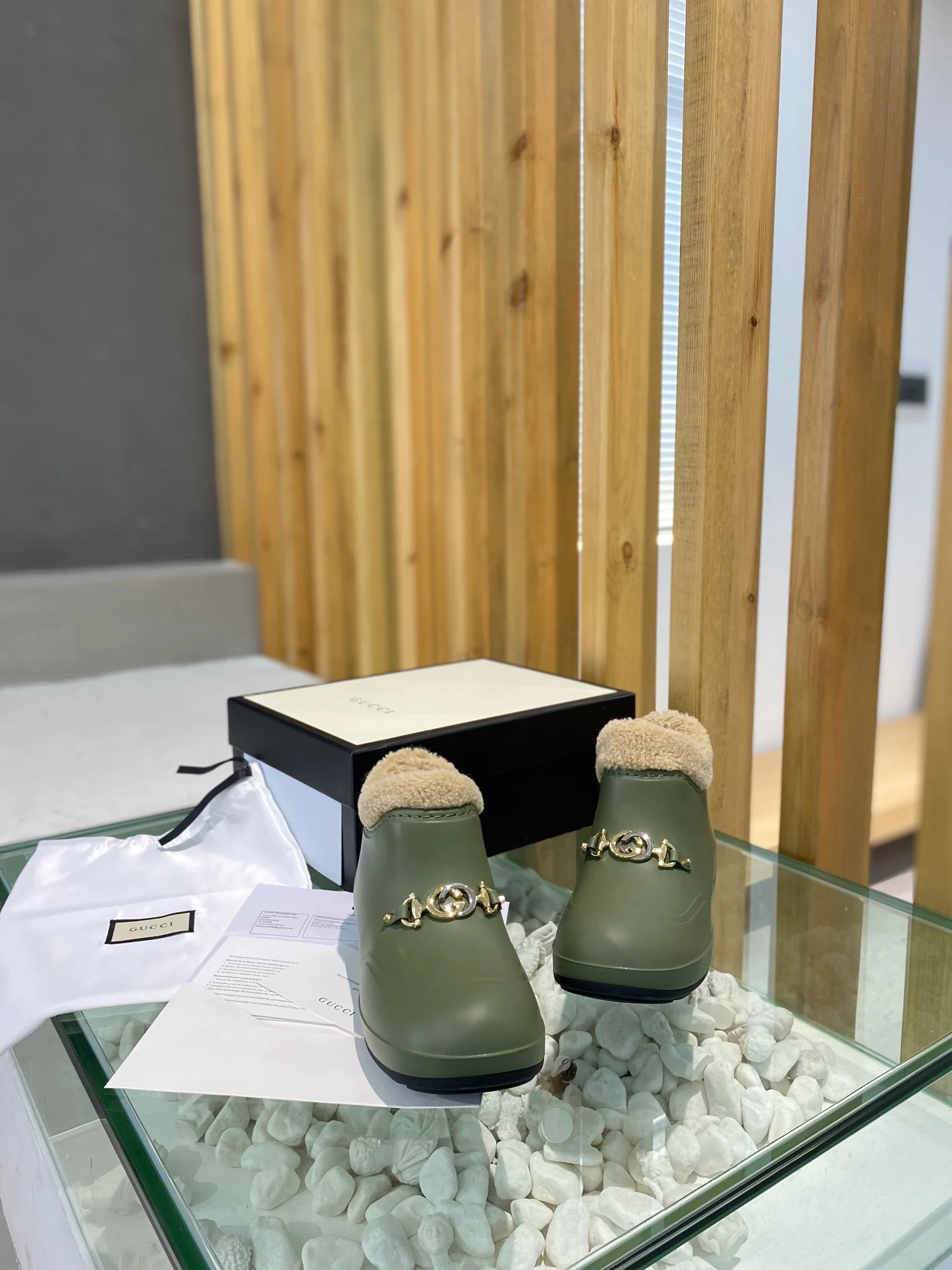 Теплые резиновые сапоги Gucci-IP с меховой подкладкой — цвет хаки.